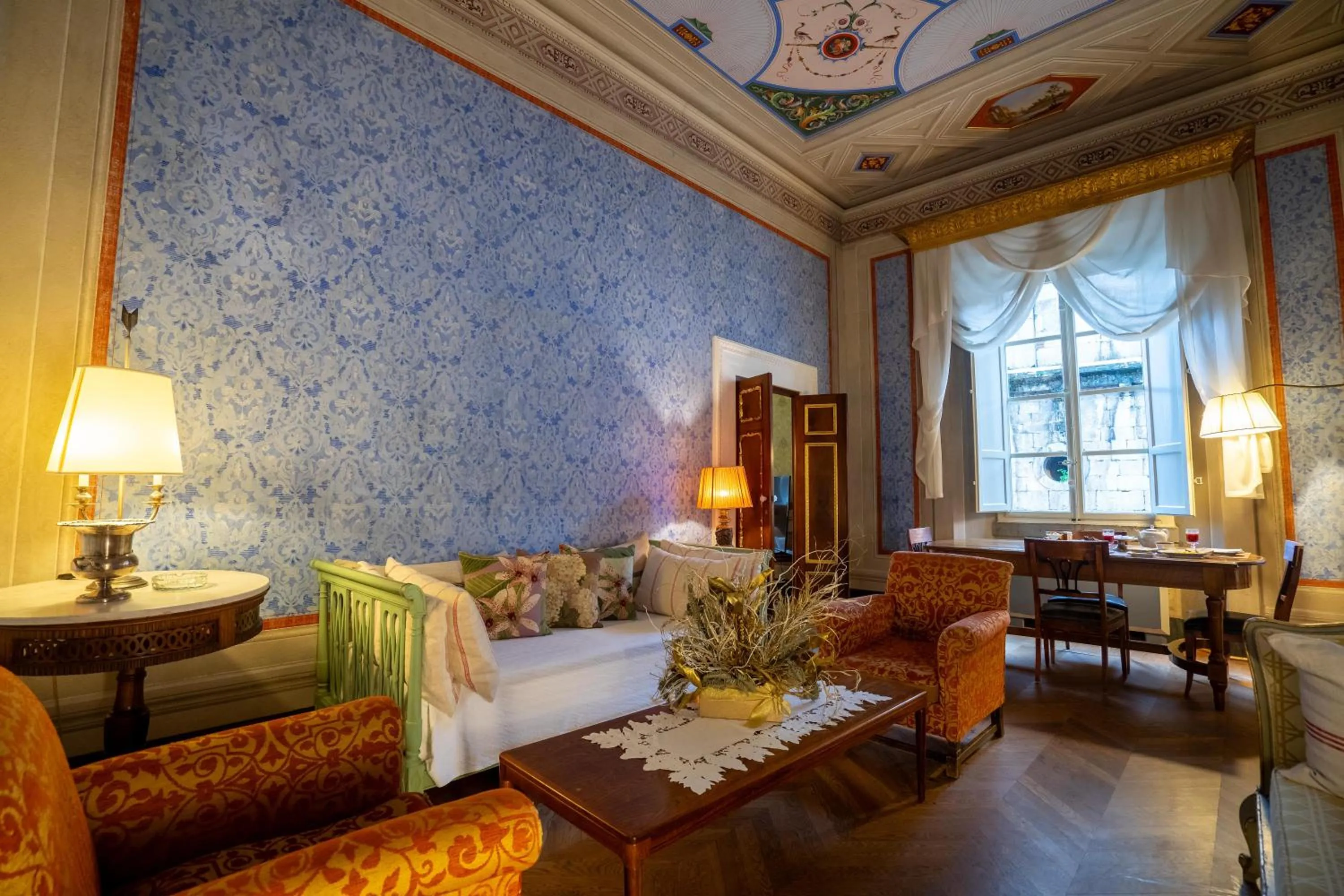 Living room in Palazzo Rocchi - Residenza D'Epoca