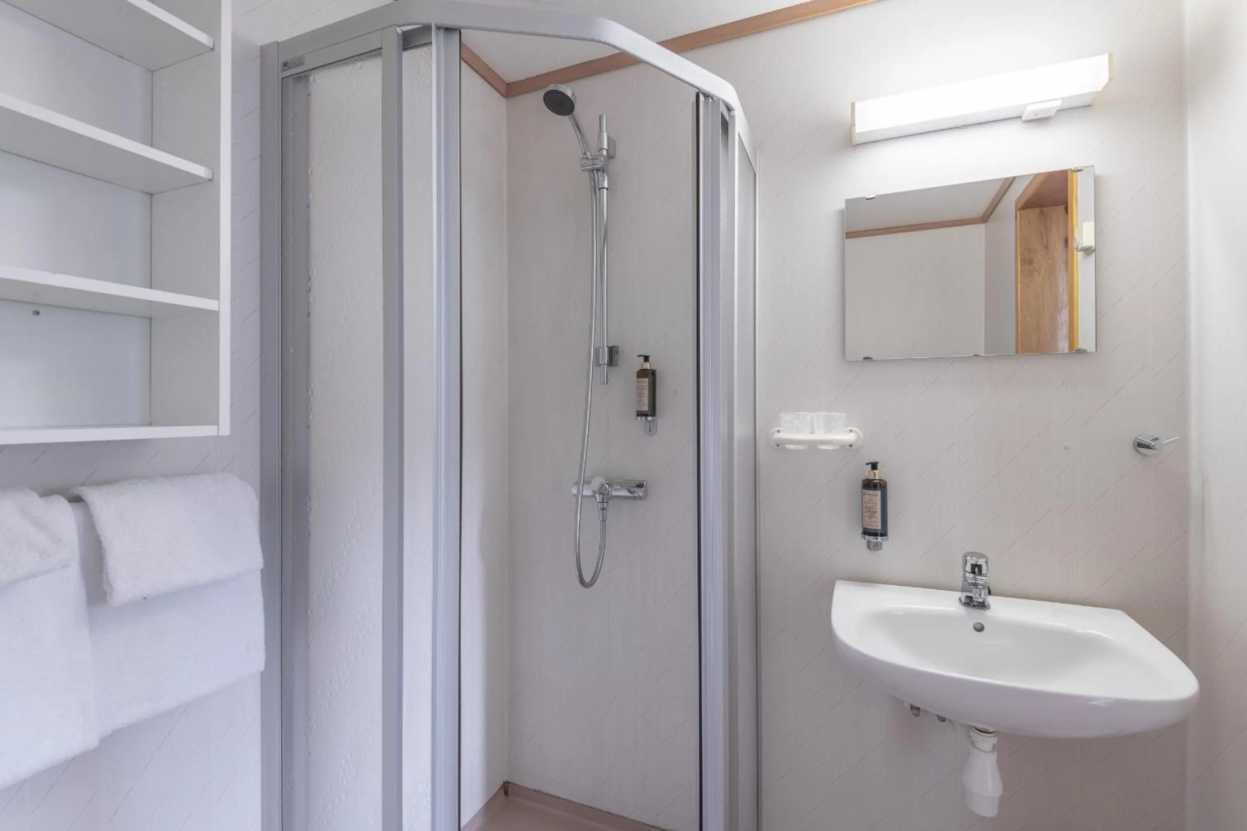 Shower in Nermo Hotel & Apartments