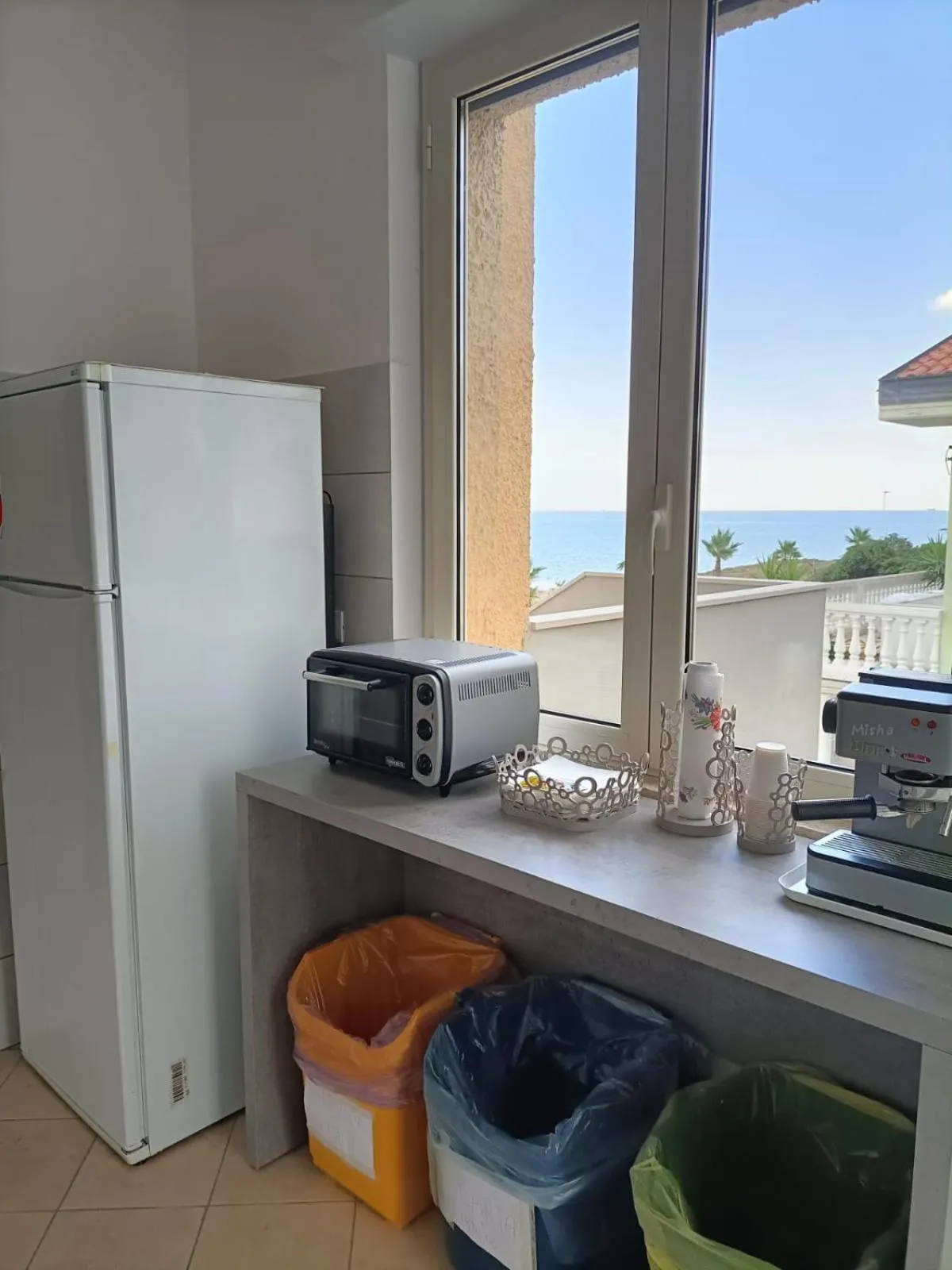 Communal kitchen in Il Respiro del Mare