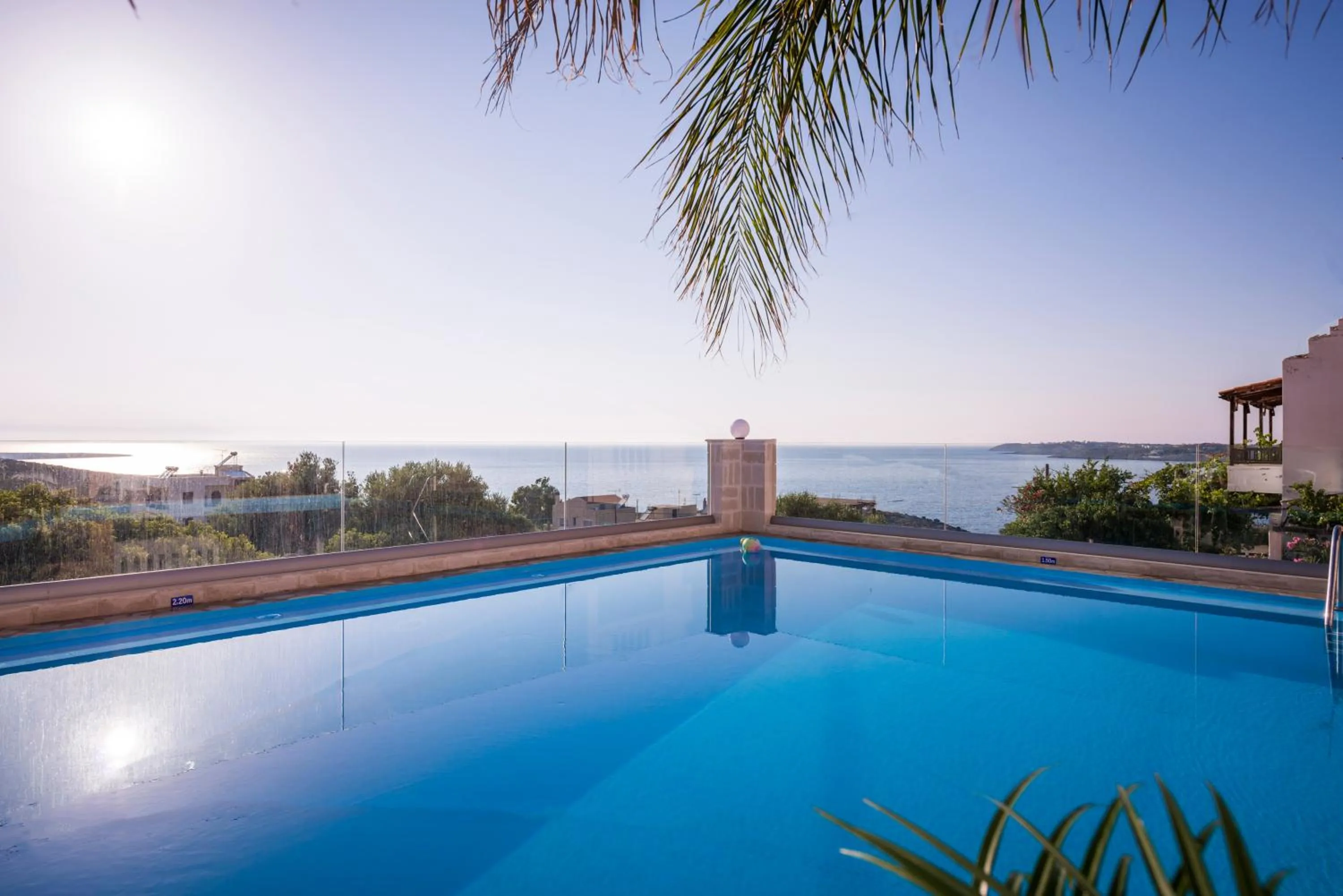 Swimming pool in Esplanade Apartments - Heated Pool