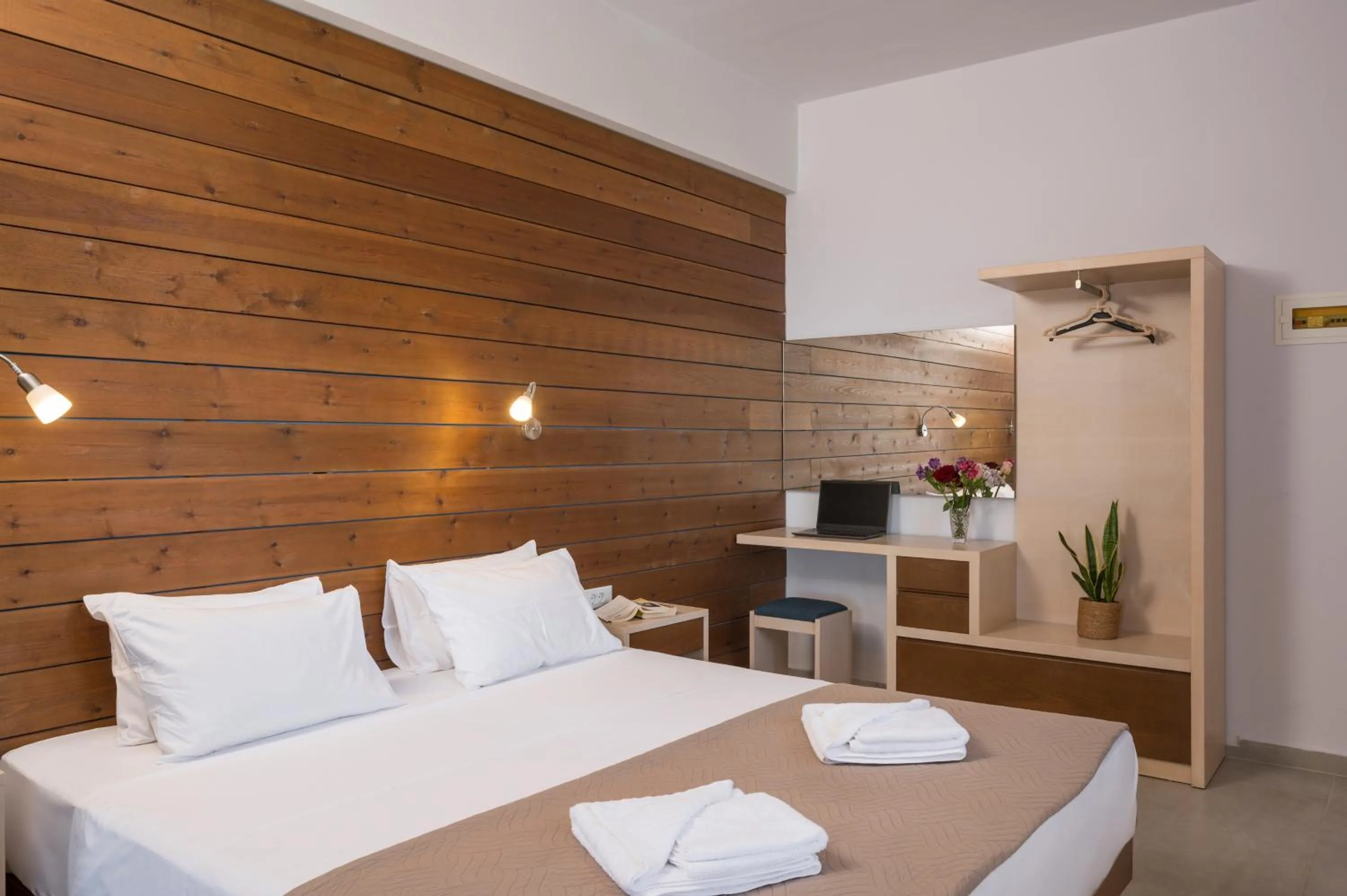 Bed in Esplanade Apartments - Heated Pool