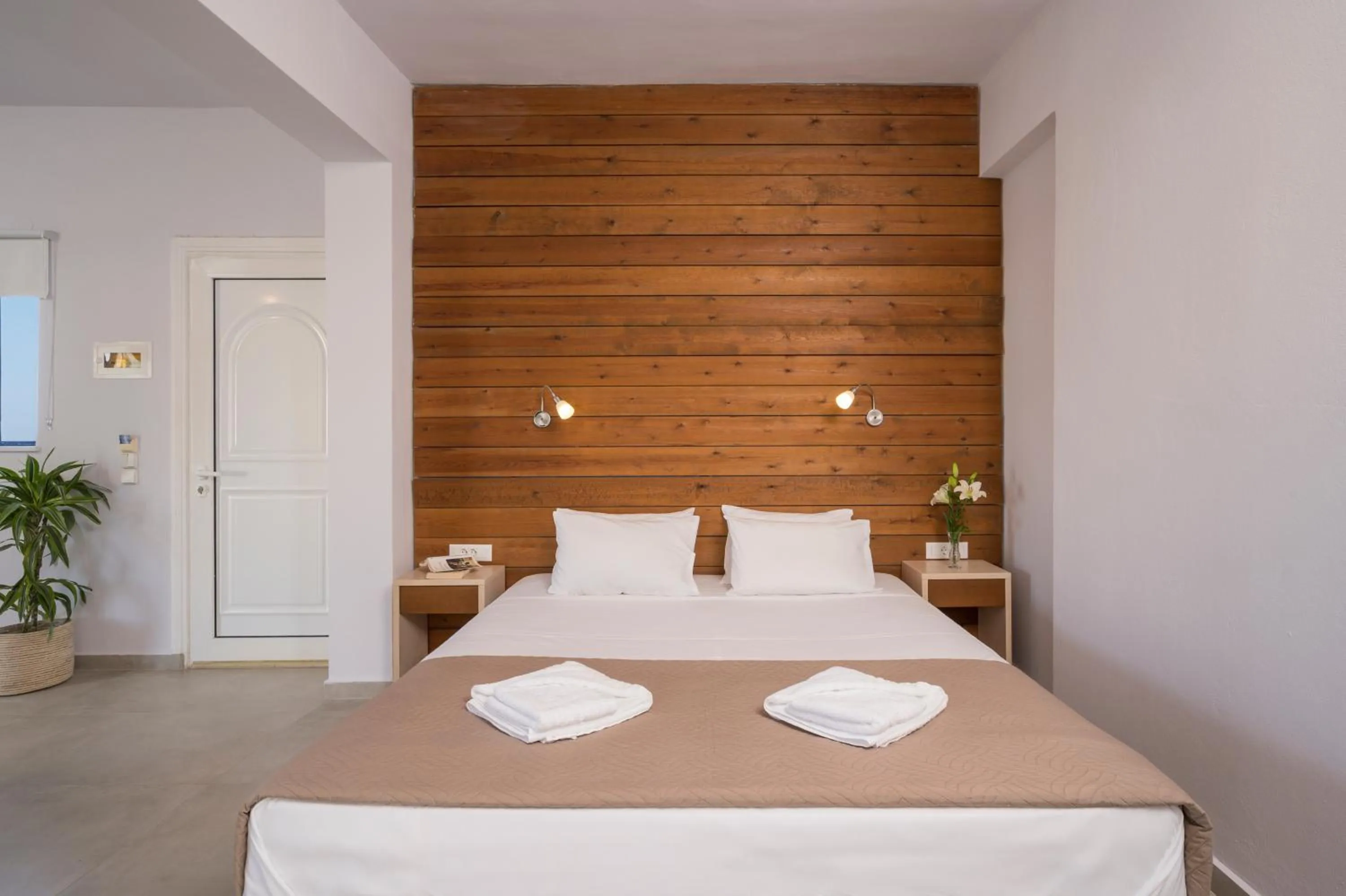 Bed in Esplanade Apartments - Heated Pool