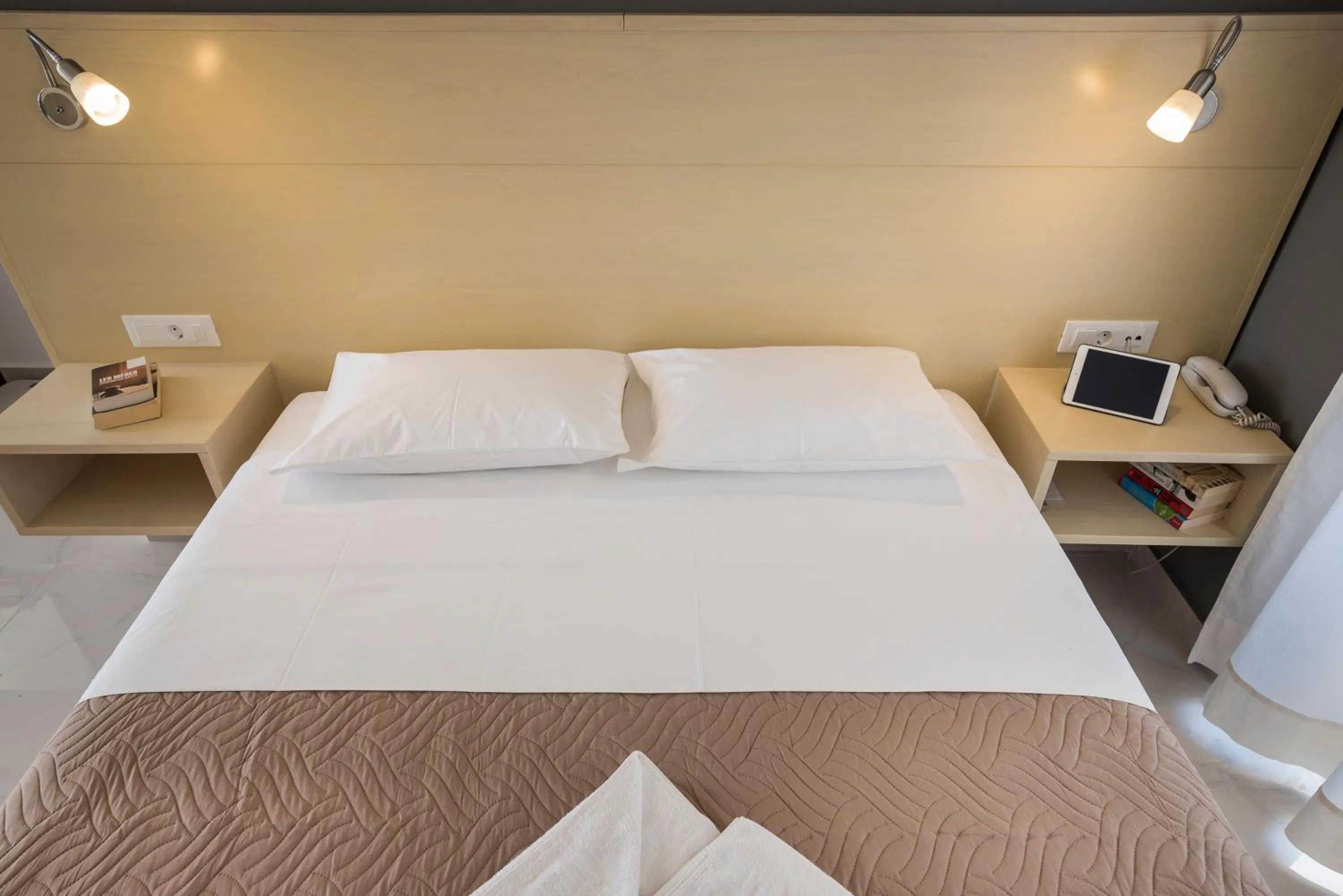 Bed in Esplanade Apartments - Heated Pool