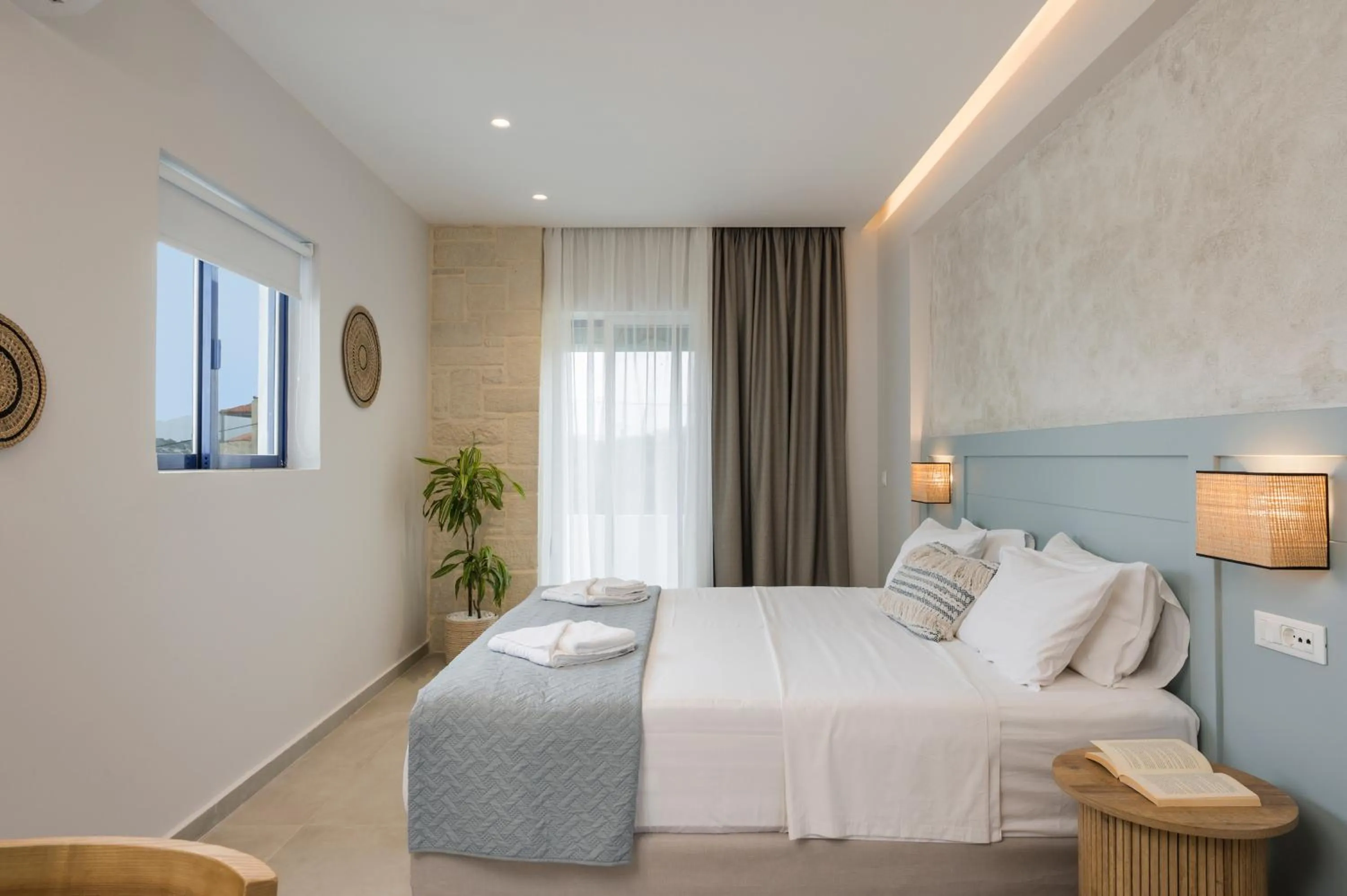 Bed in Esplanade Apartments - Heated Pool