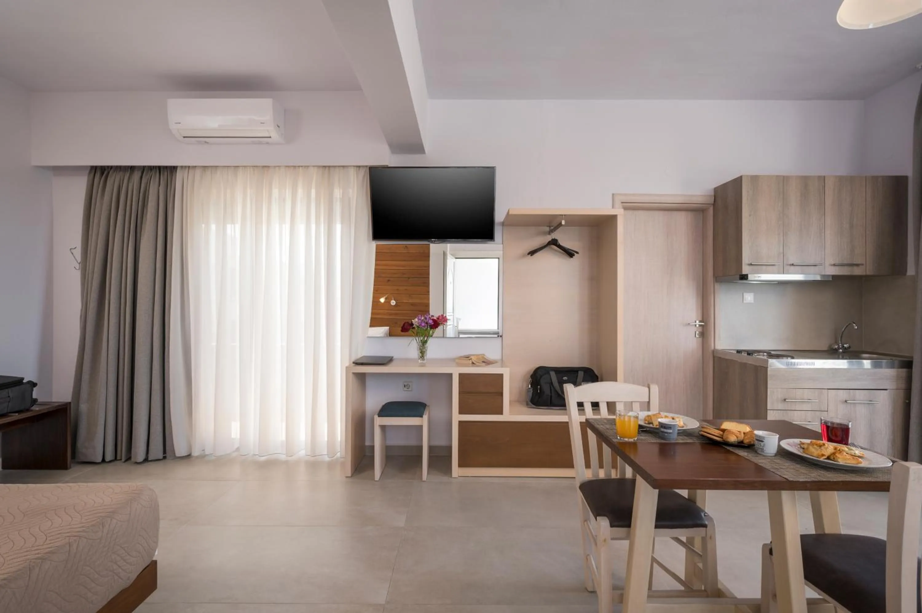 TV and multimedia in Esplanade Apartments - Heated Pool