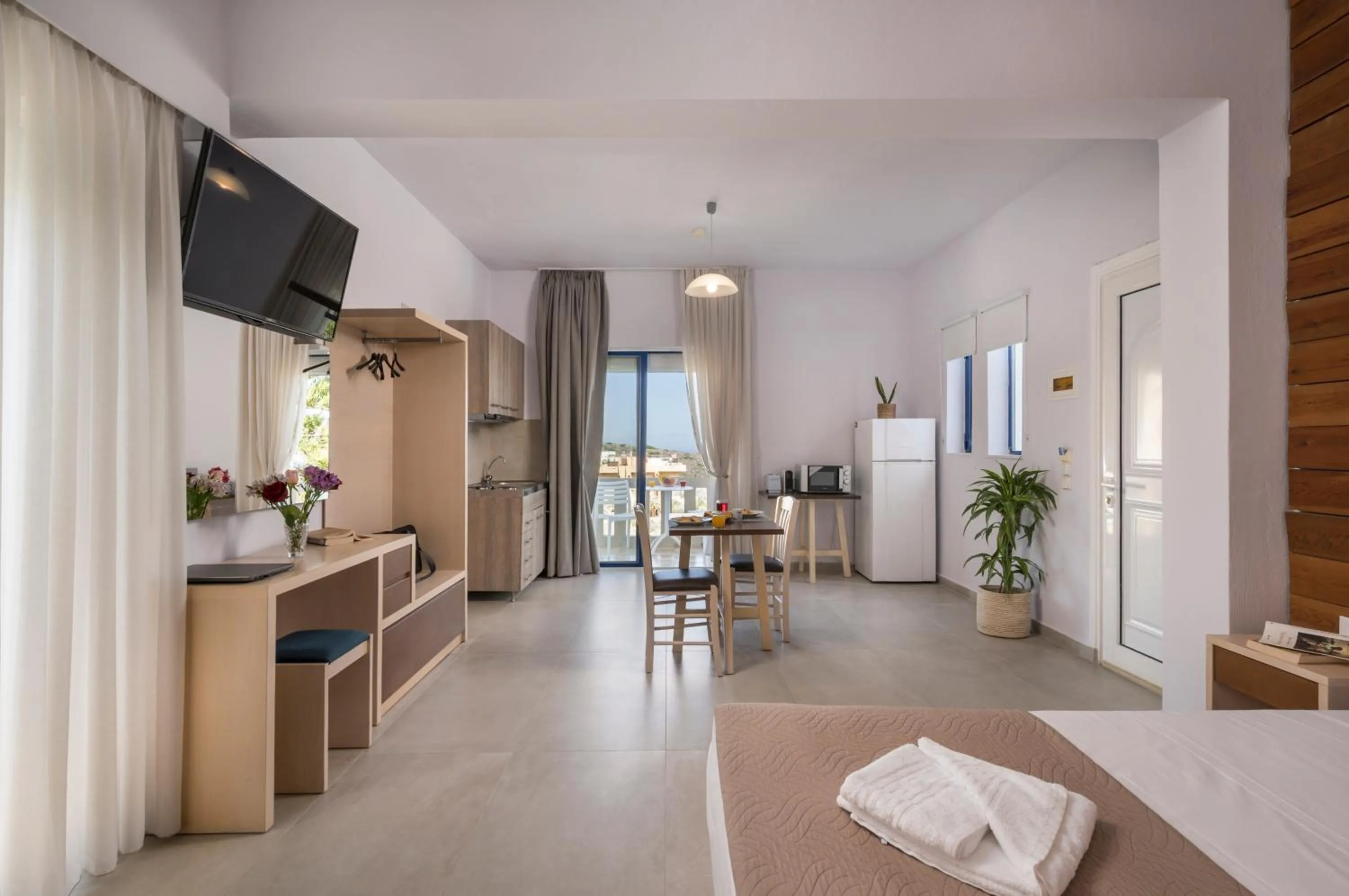 Bed in Esplanade Apartments - Heated Pool