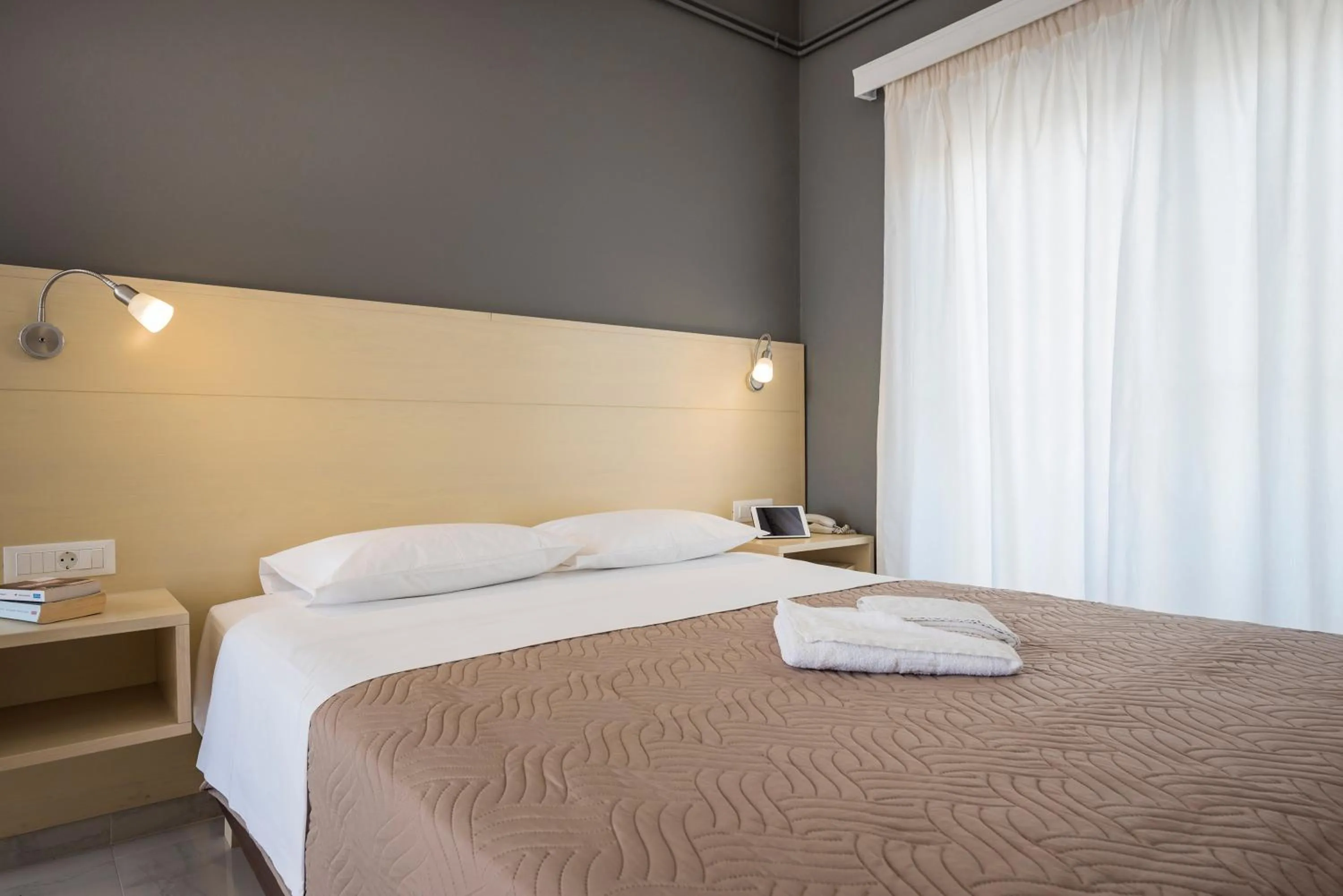 Bed in Esplanade Apartments - Heated Pool