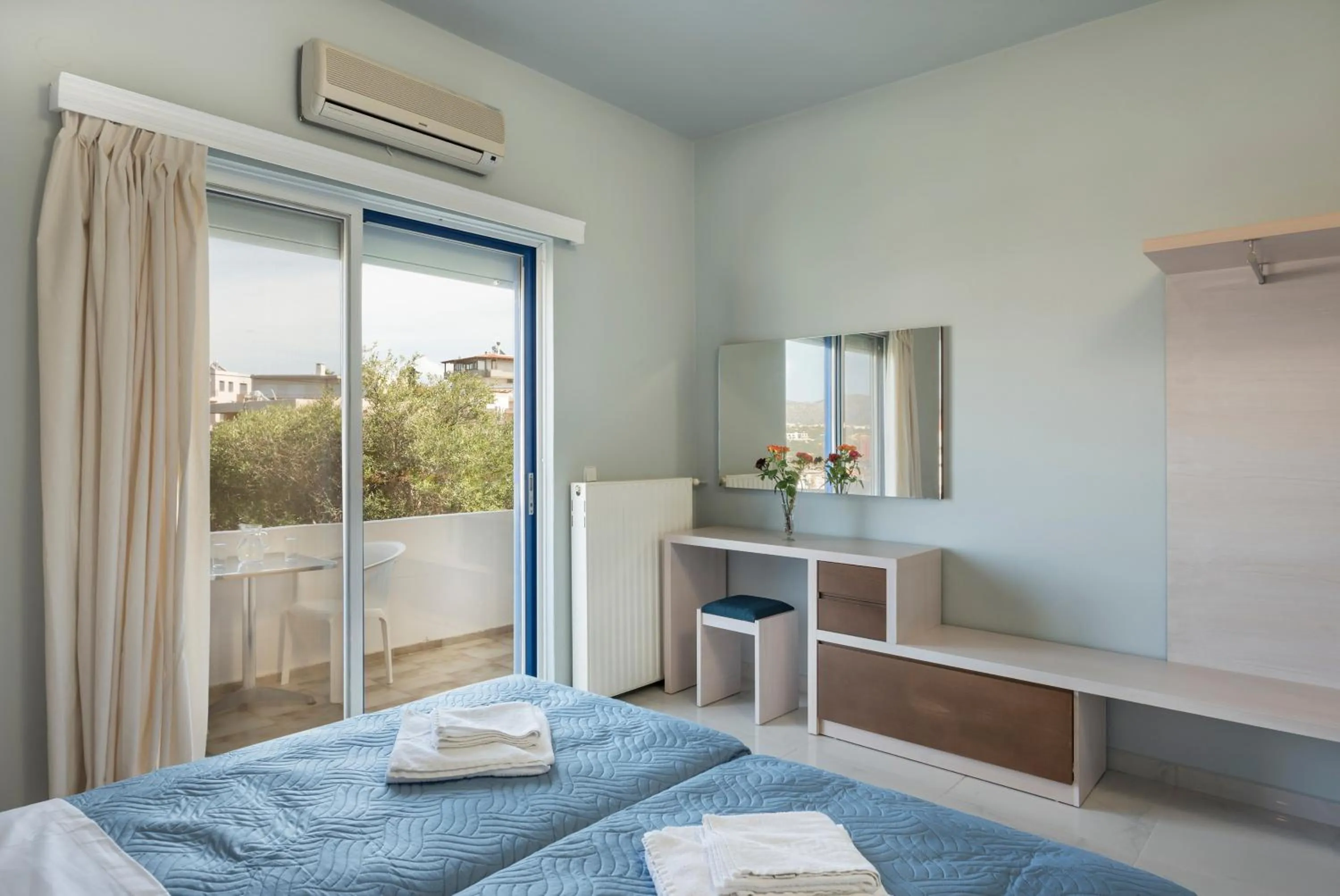 Bed in Esplanade Apartments - Heated Pool