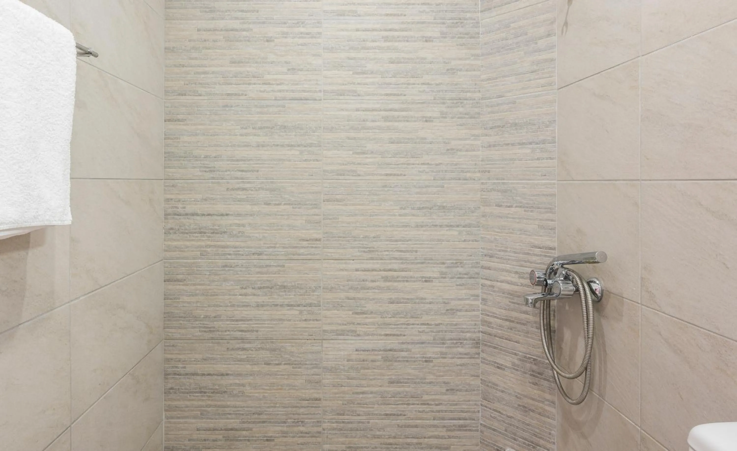 Shower in Esplanade Apartments - Heated Pool