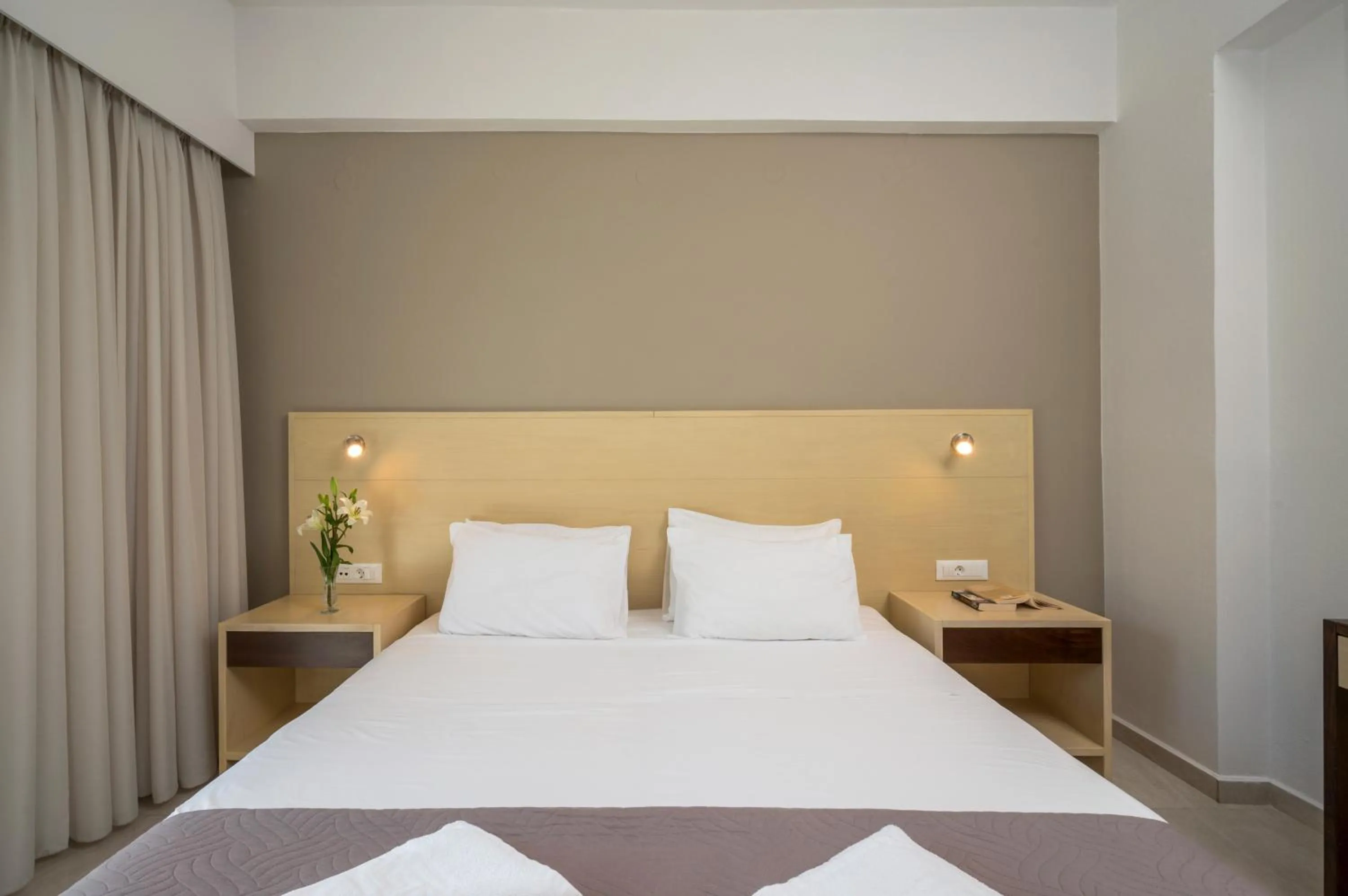 Bed in Esplanade Apartments - Heated Pool