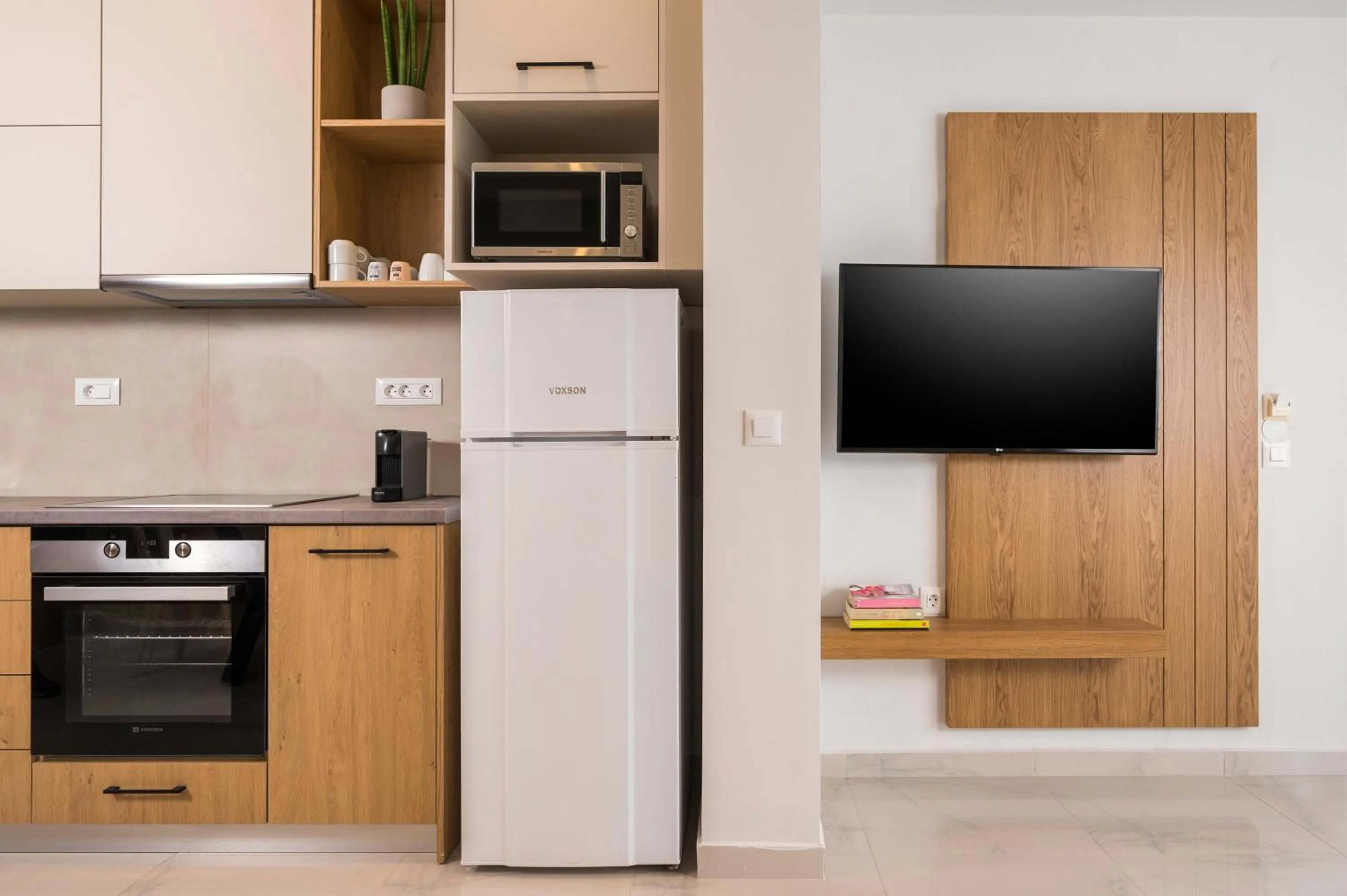 TV and multimedia in Esplanade Apartments - Heated Pool