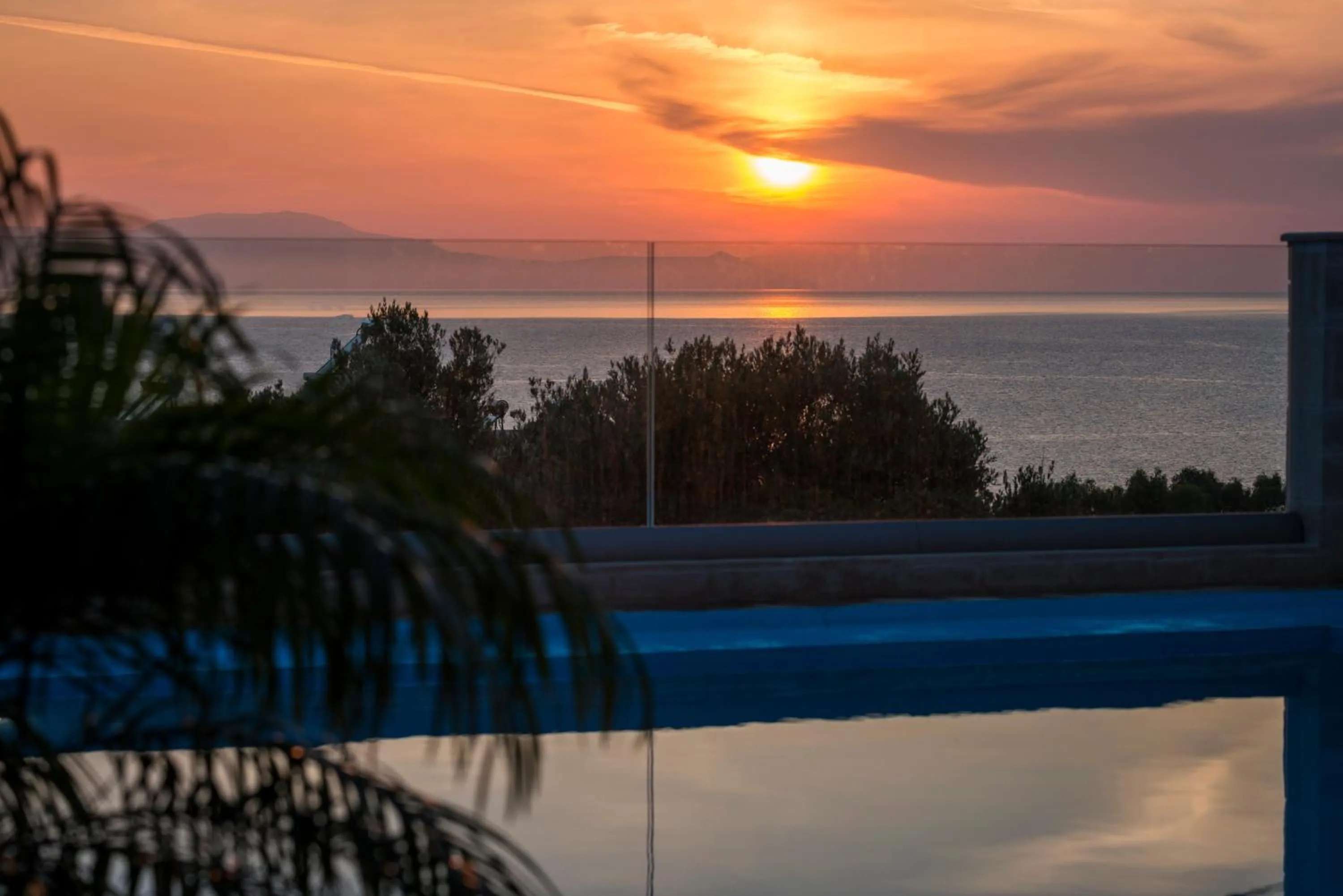 Swimming pool in Esplanade Apartments - Heated Pool
