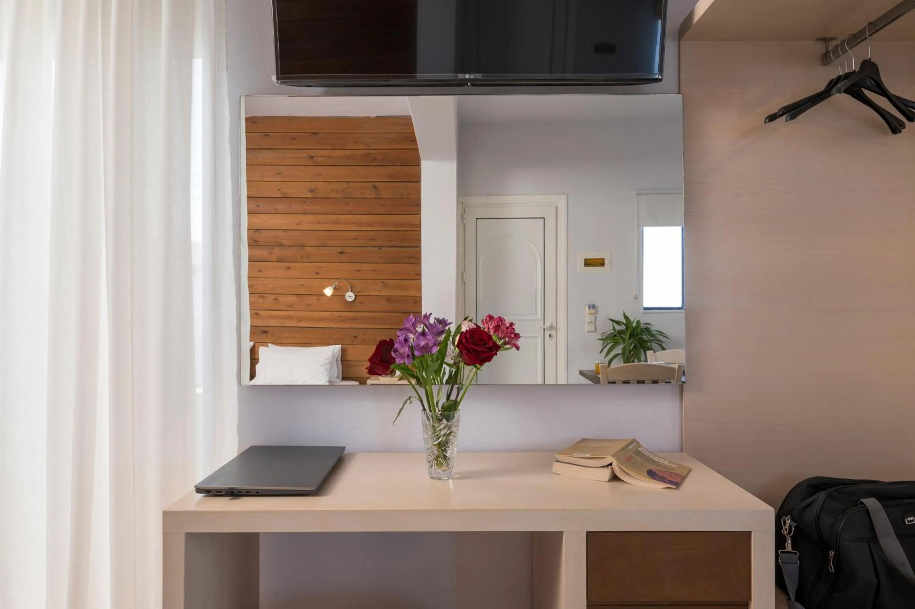 TV and multimedia in Esplanade Apartments - Heated Pool