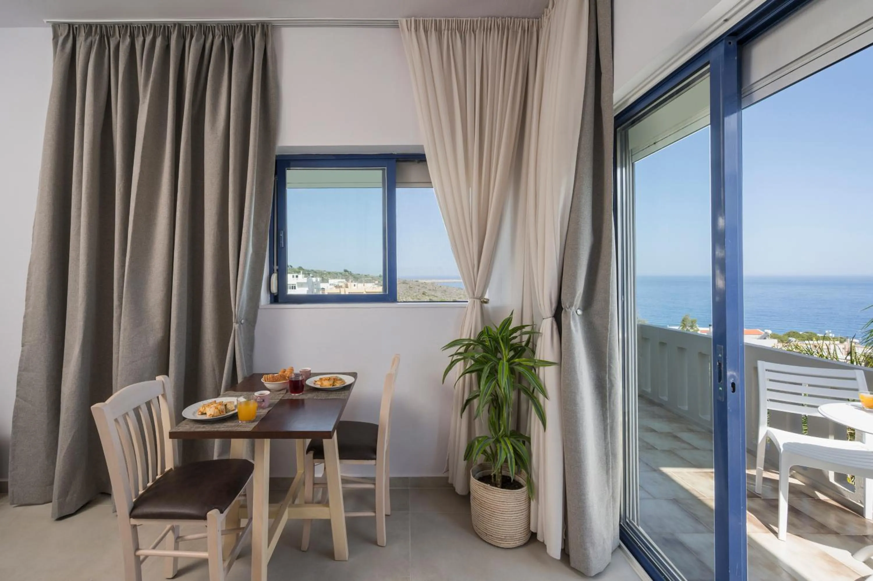 Day in Esplanade Apartments - Heated Pool