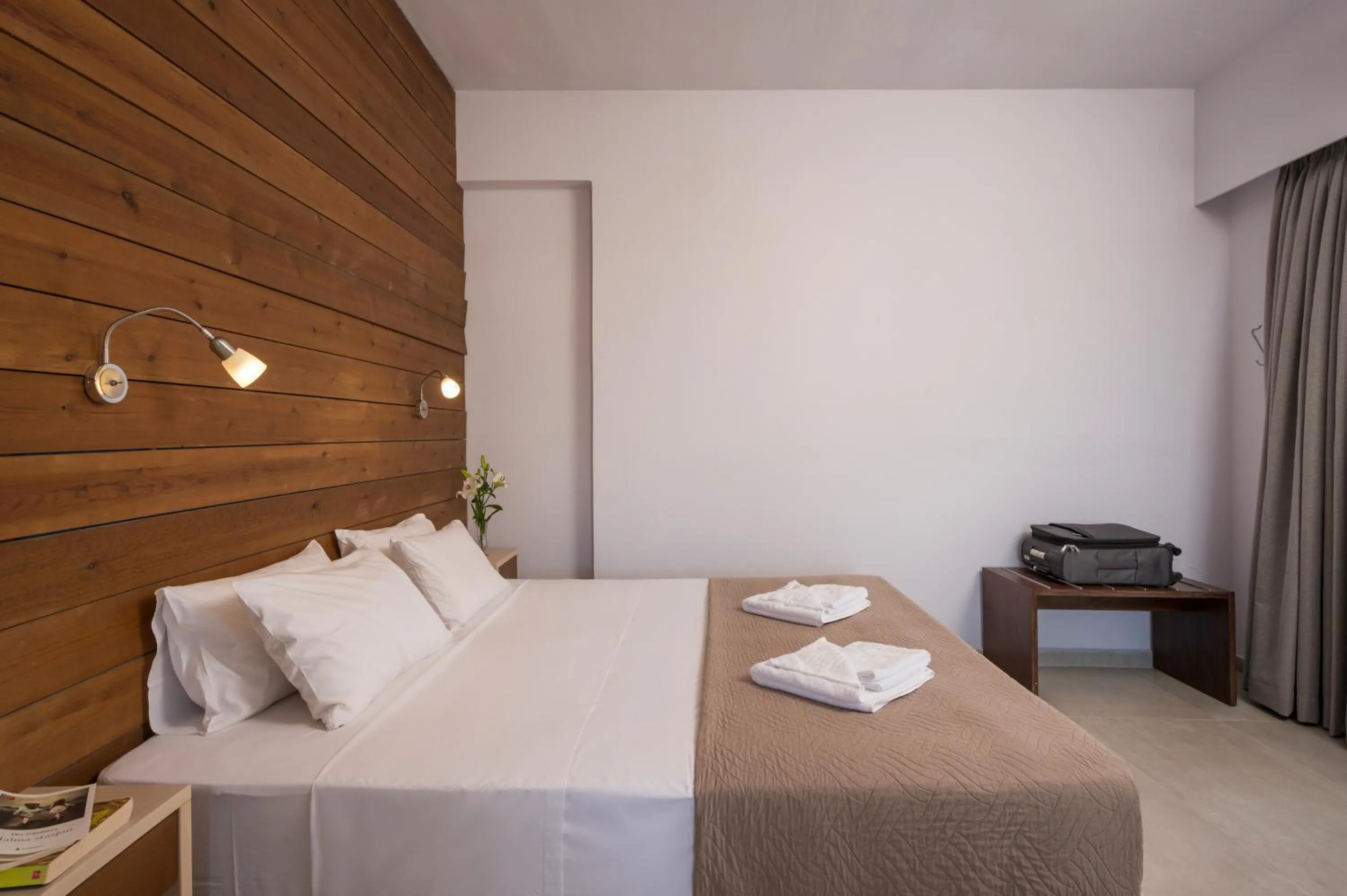 Bed in Esplanade Apartments - Heated Pool