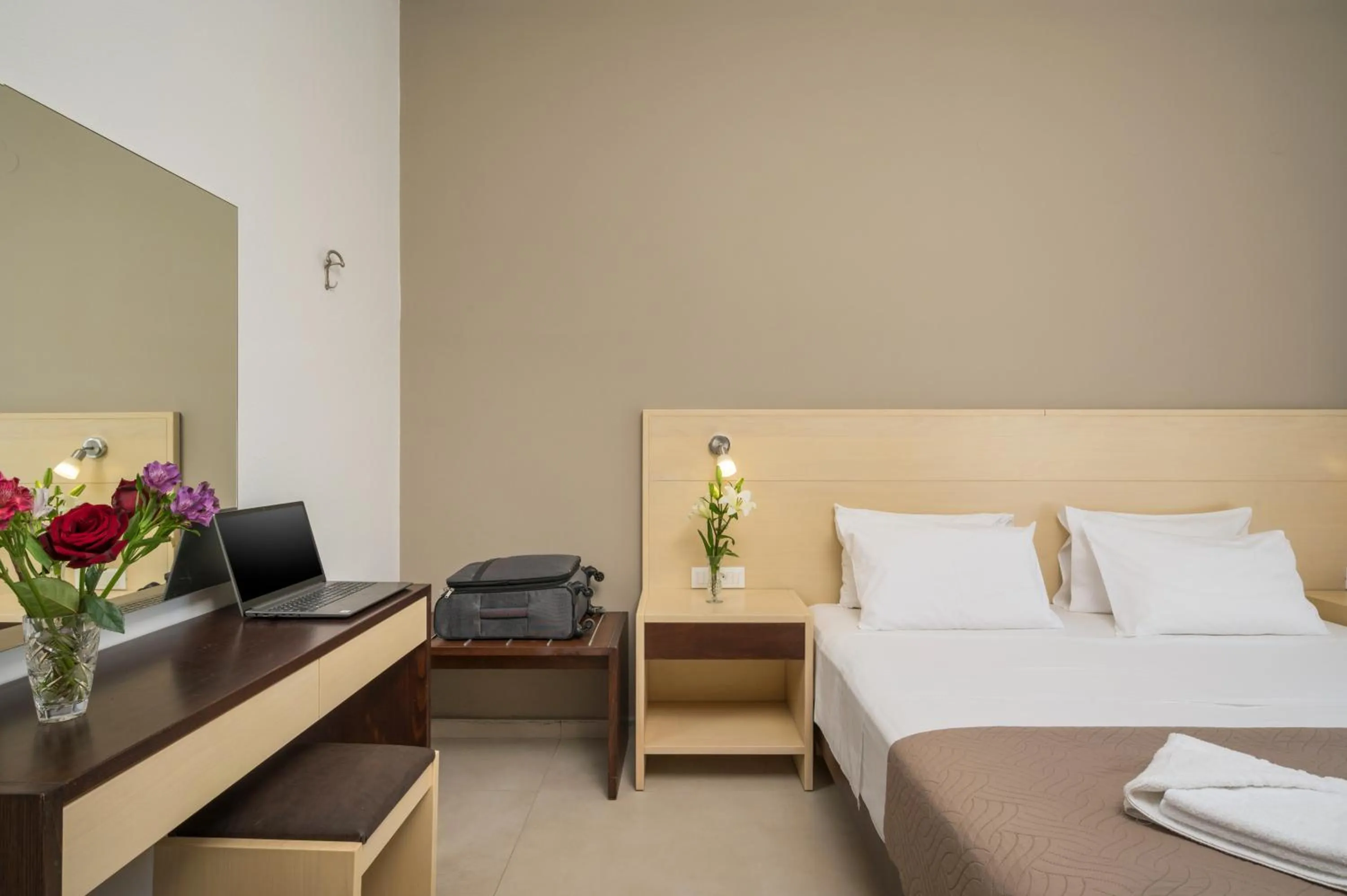 Bed in Esplanade Apartments - Heated Pool