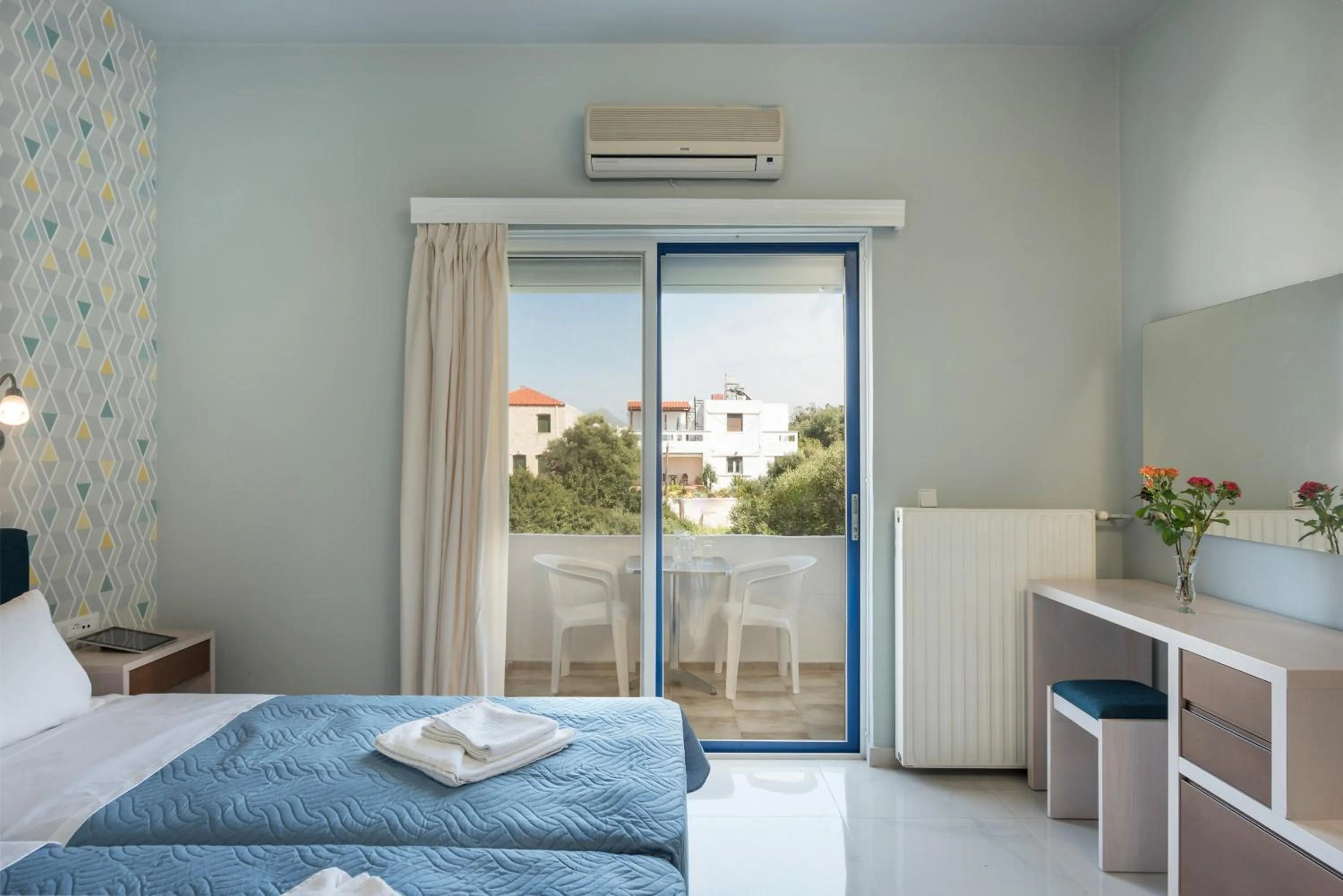 Bed in Esplanade Apartments - Heated Pool