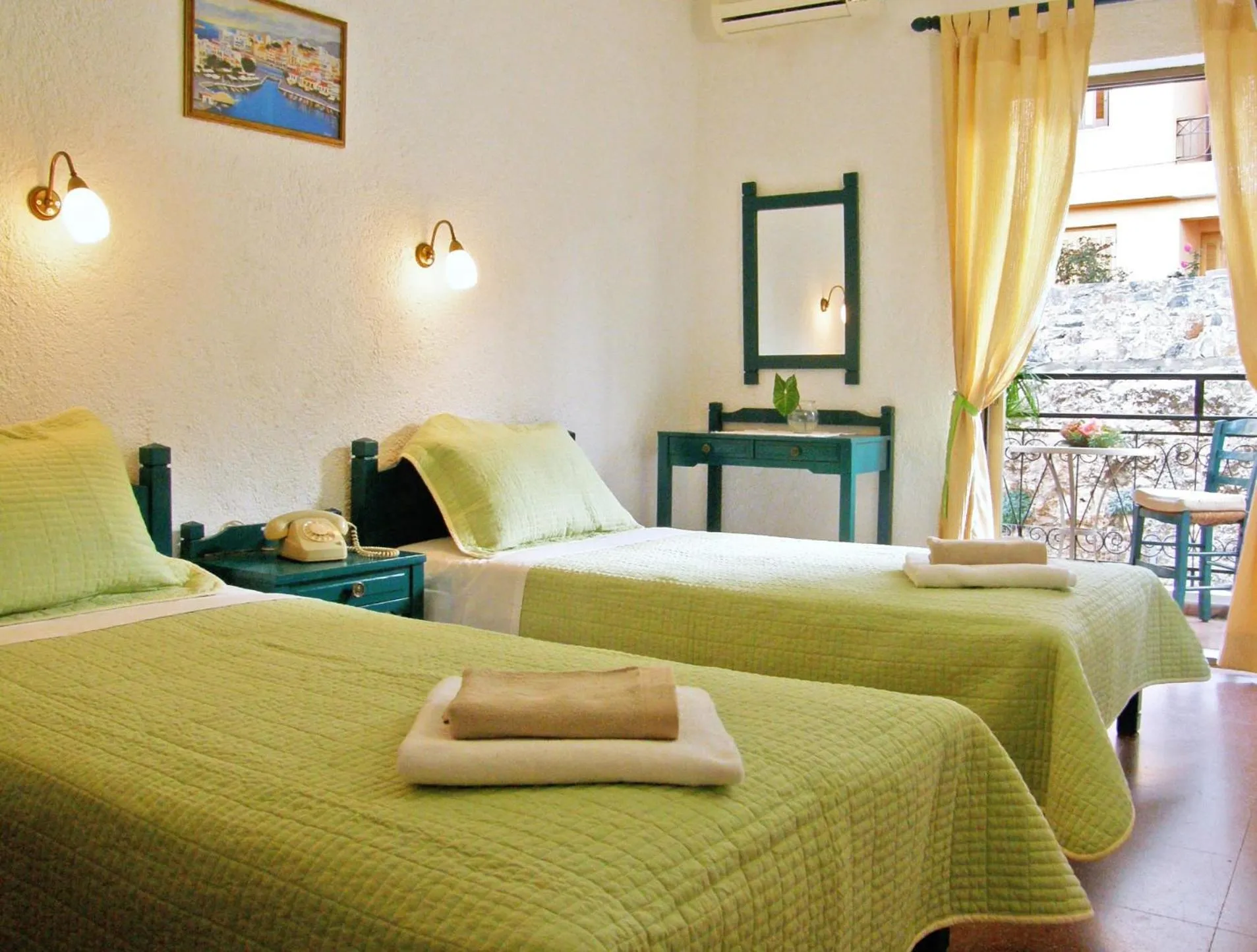 Bedroom, Bed in Victoria Hotel