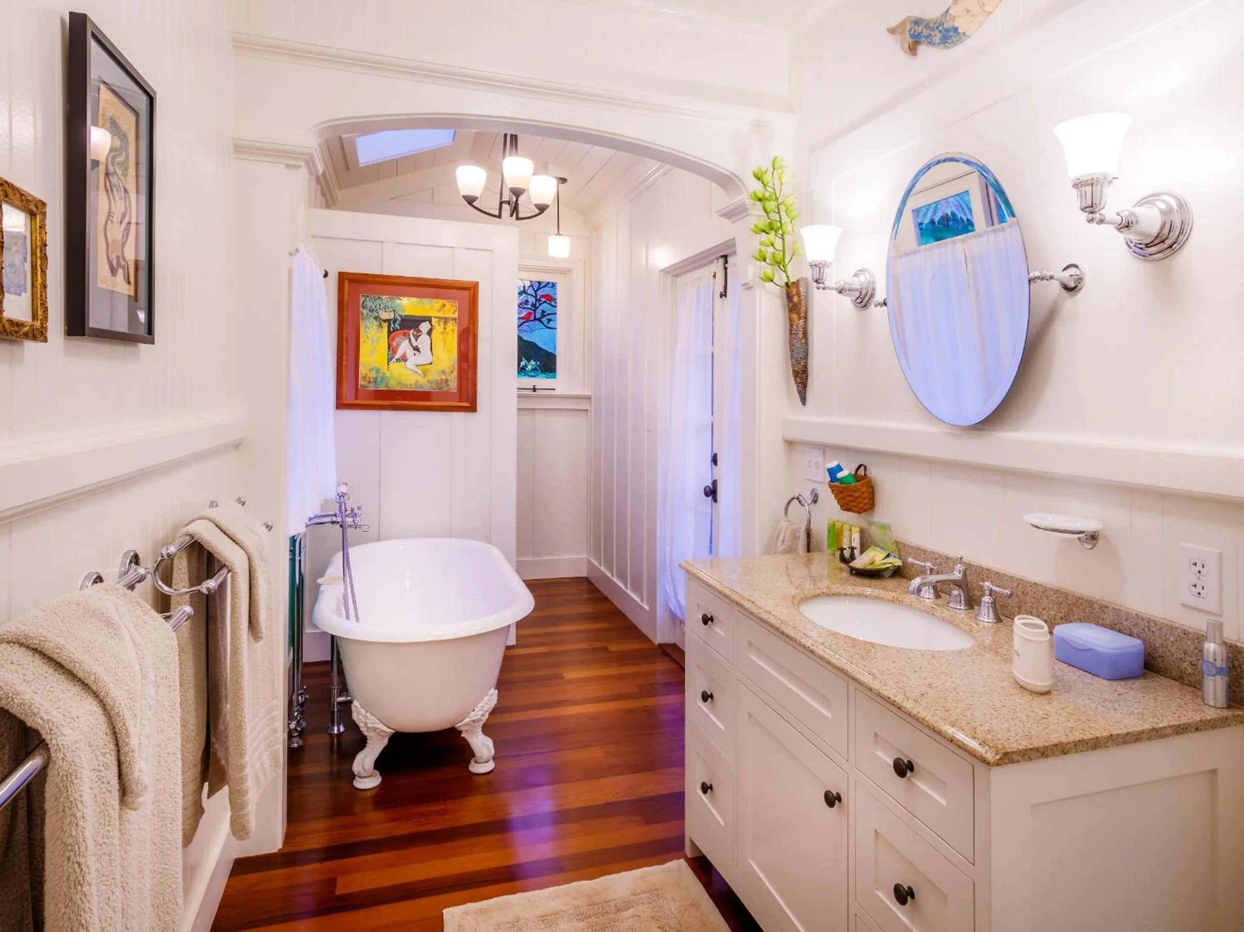 Bathroom in Volcano Teapot Cottage