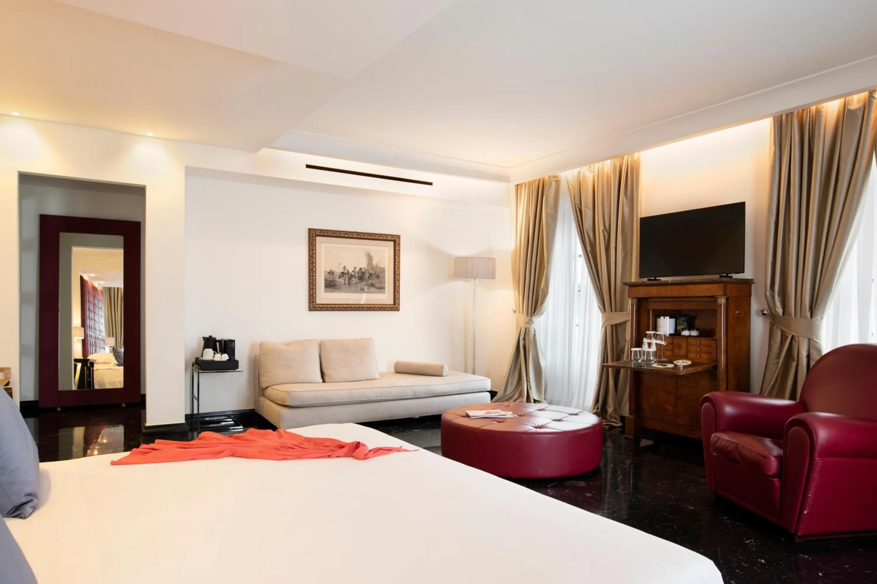 Photo of the whole room, Bed in Hotel Metropole Taormina