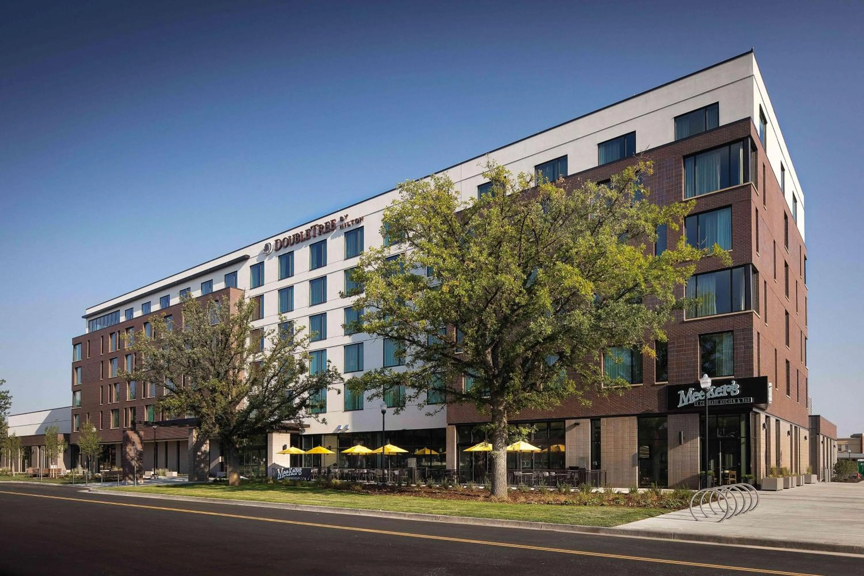 Property building in Doubletree By Hilton Greeley At Lincoln Park