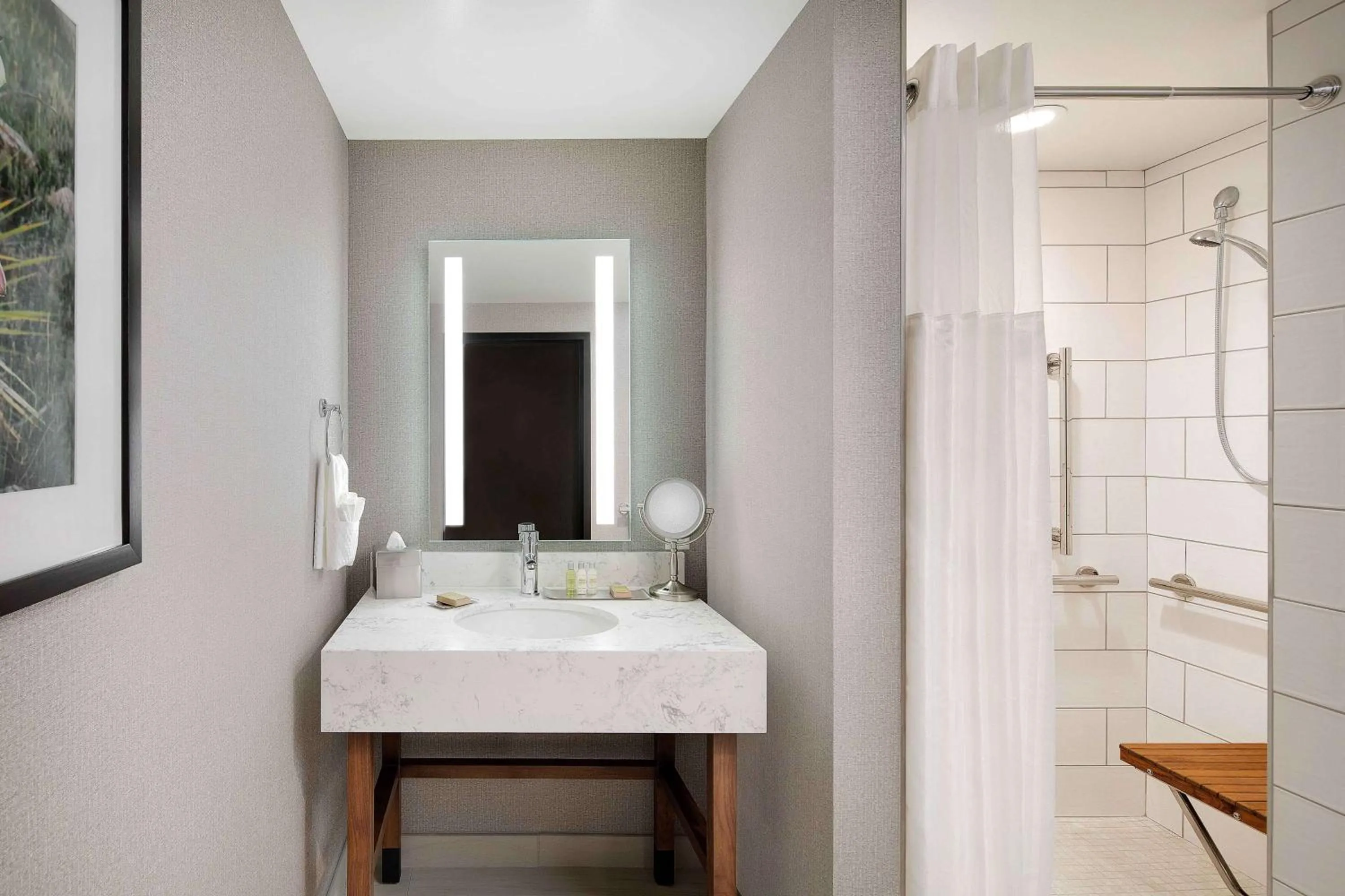 Shower, Bed in Doubletree By Hilton Greeley At Lincoln Park