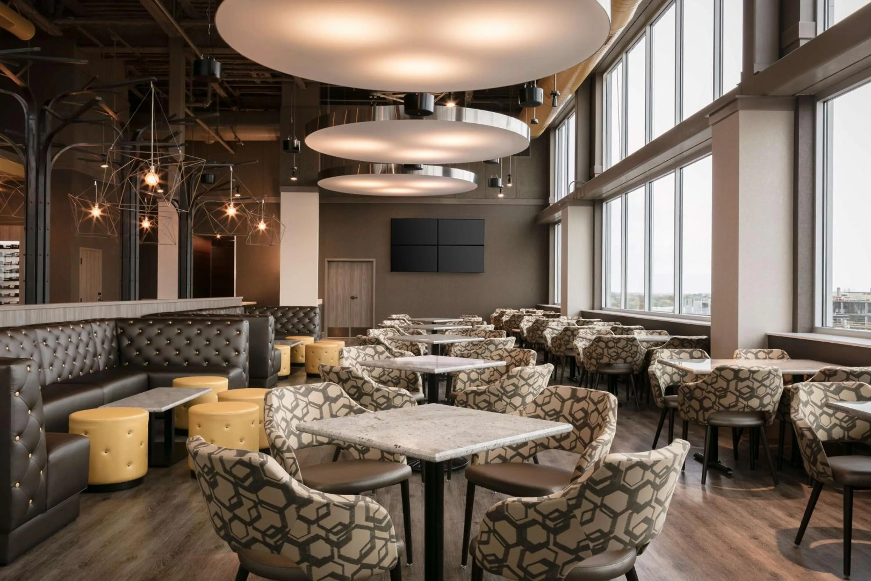 Lounge or bar in Hilton Garden Inn Iowa City Downtown University