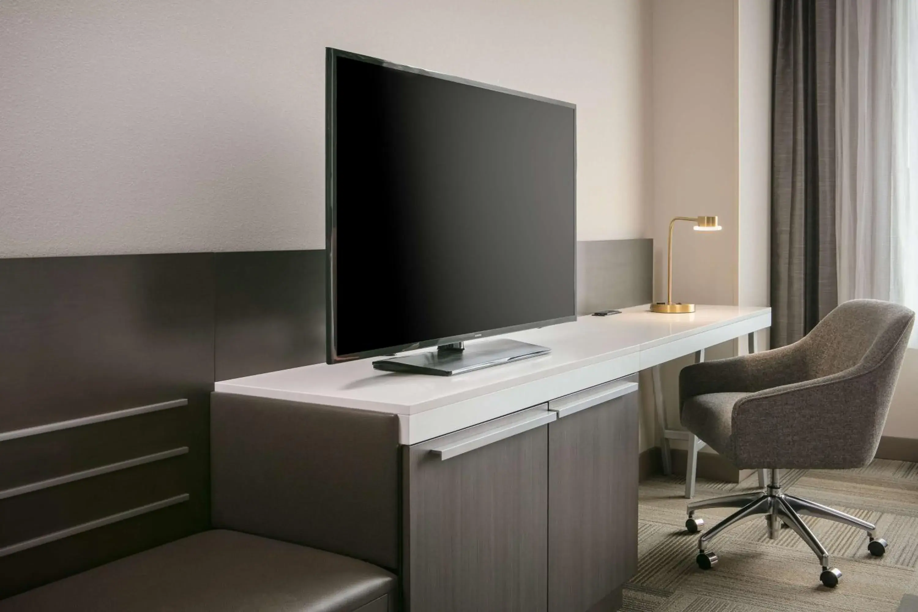 King Room - Hearing Access in Hilton Garden Inn Iowa City Downtown University King Room - Hearing Access in Hilton Garden Inn Iowa City Downtown University