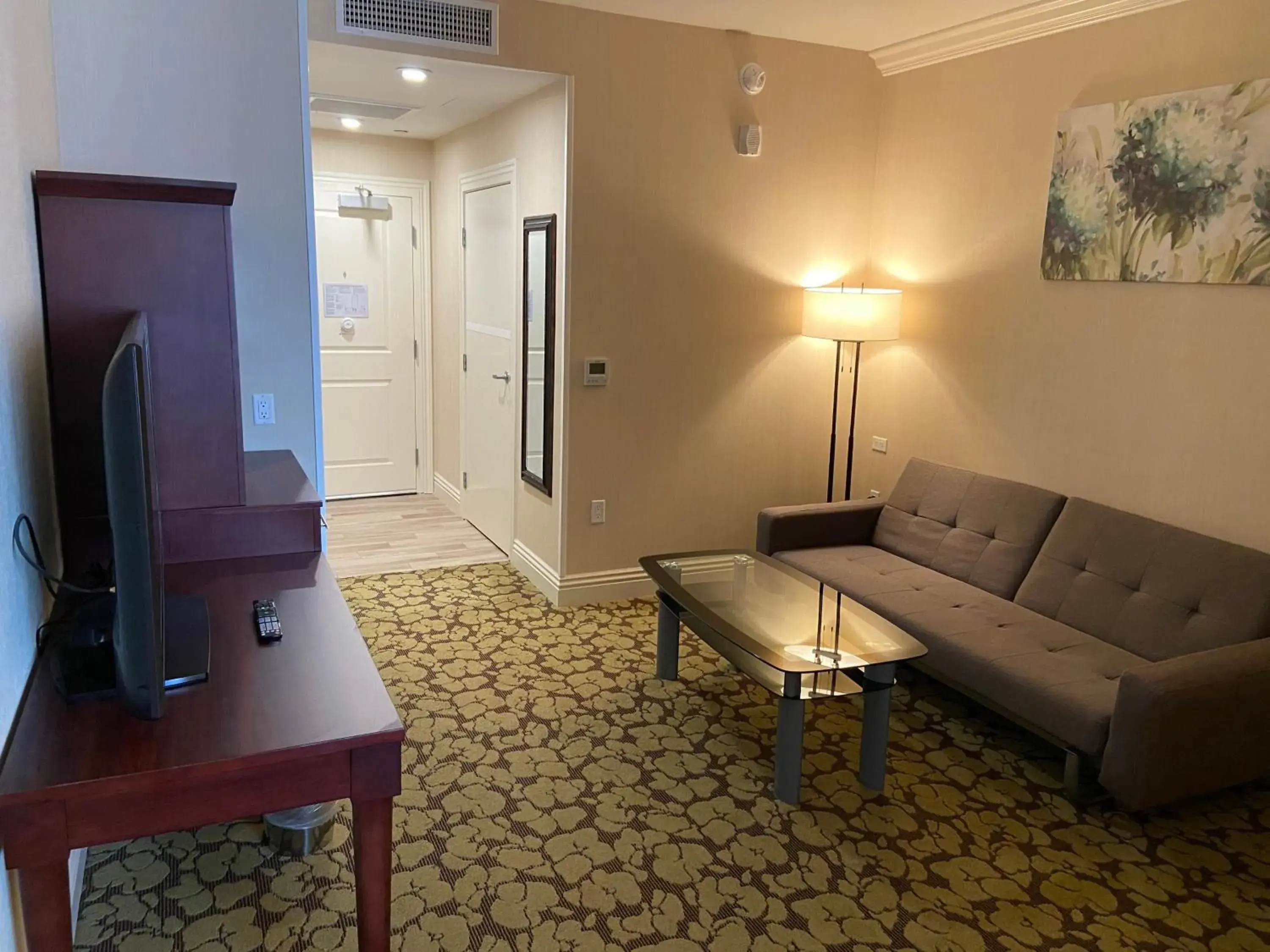 Premium Queen Room with Living Area in Holiday Inn El Monte - Los Angeles by IHG Premium Queen Room with Living Area in Holiday Inn El Monte - Los Angeles by IHG