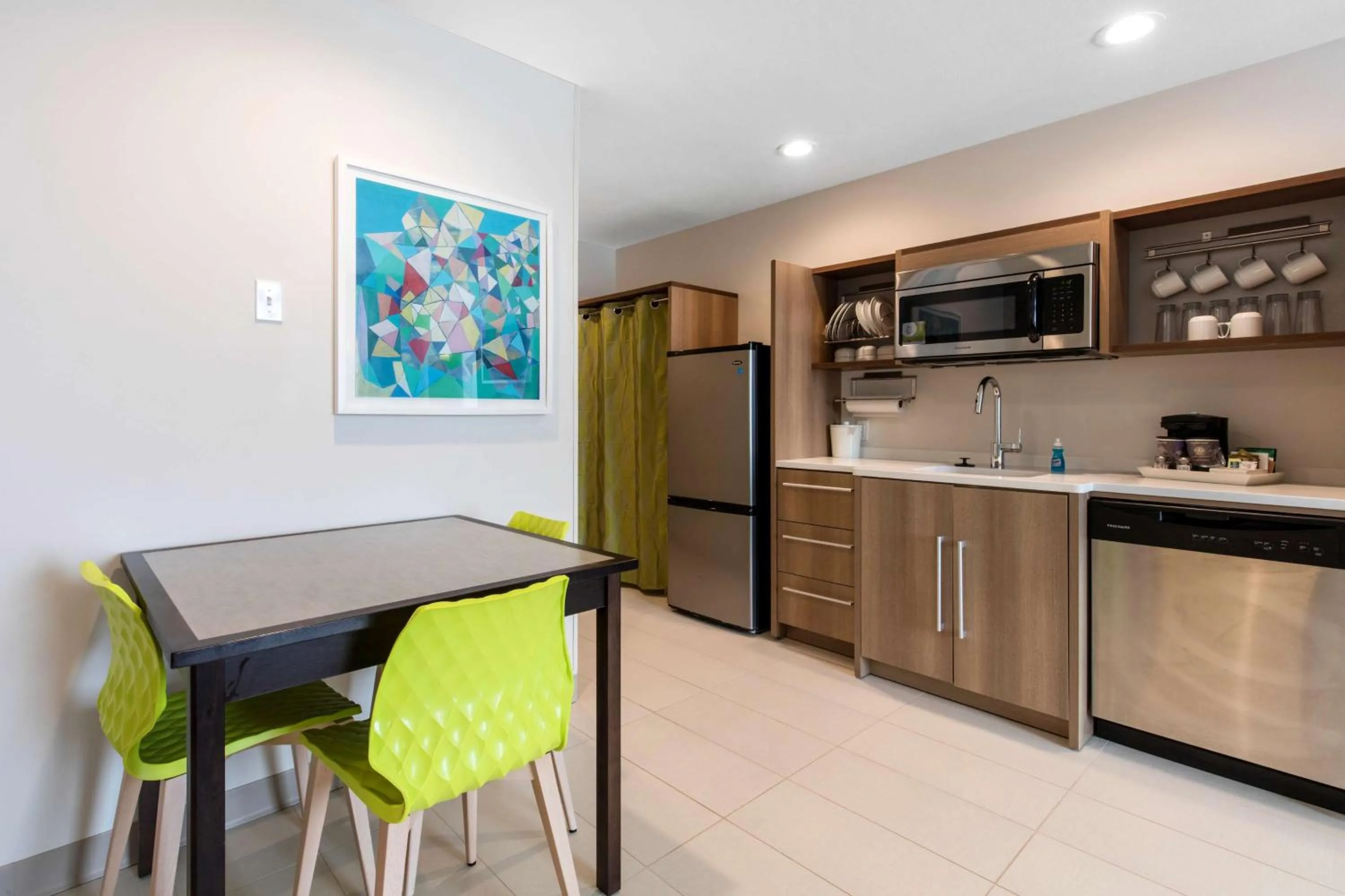 Kitchen or kitchenette in Home2 Suites By Hilton Olive Branch