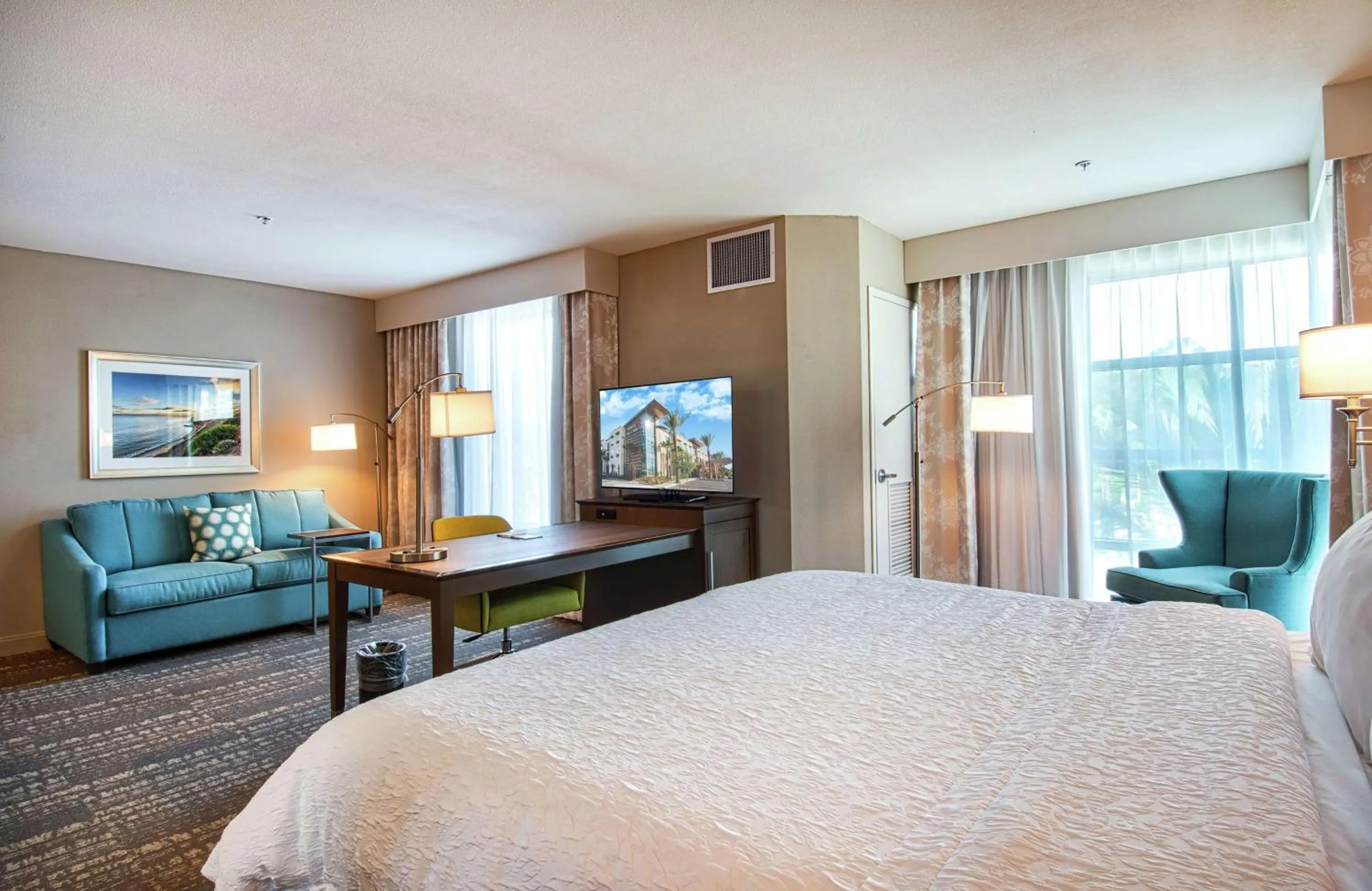 Bedroom, Bed in Hampton Inn & Suites by Hilton Mission Viejo Laguna San Juan Capistrano