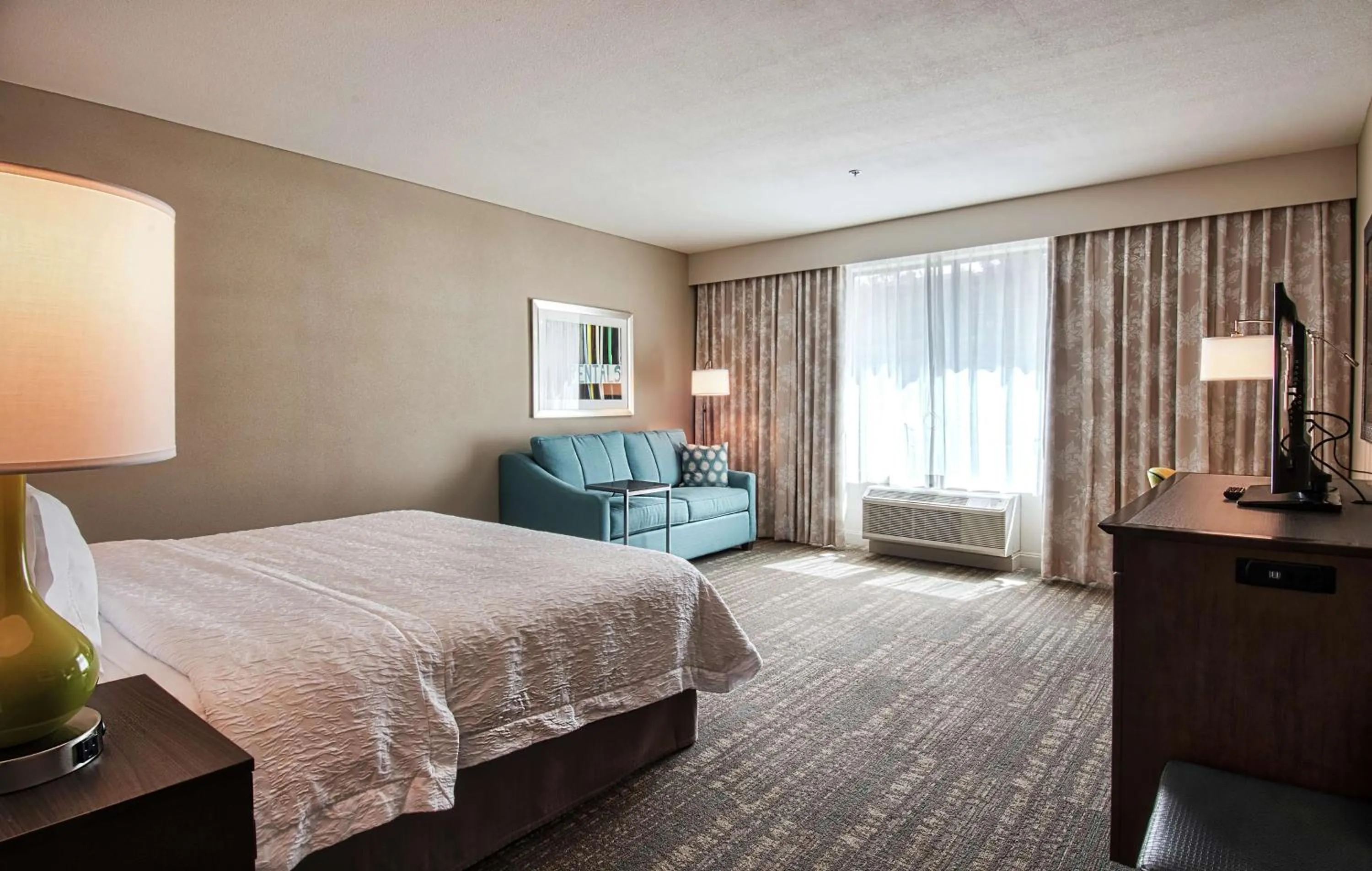 Bedroom, Bed in Hampton Inn & Suites by Hilton Mission Viejo Laguna San Juan Capistrano