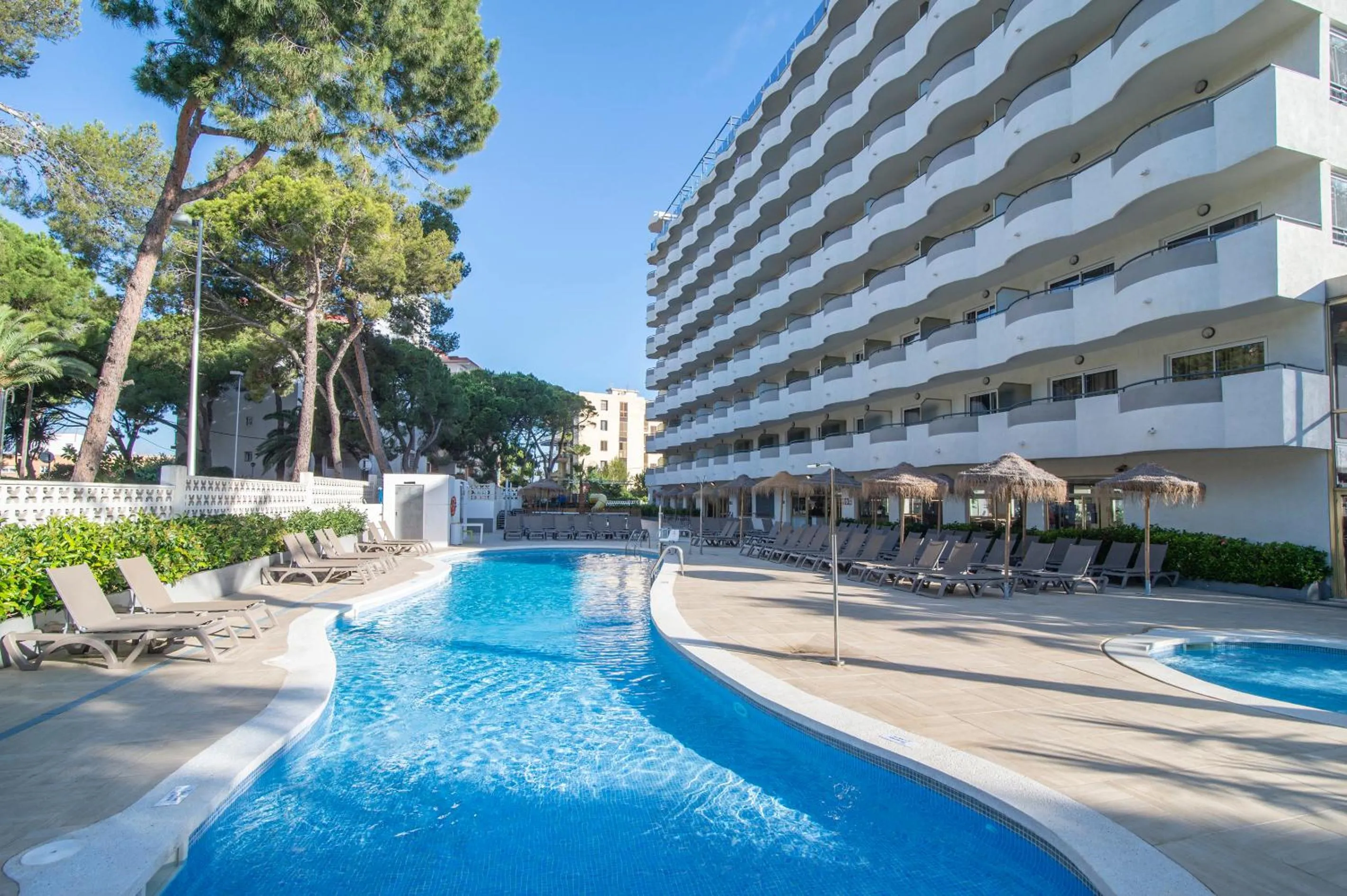 Swimming pool in Hotel Salou Sunset - Adults Recommended - by Pierre & Vacances