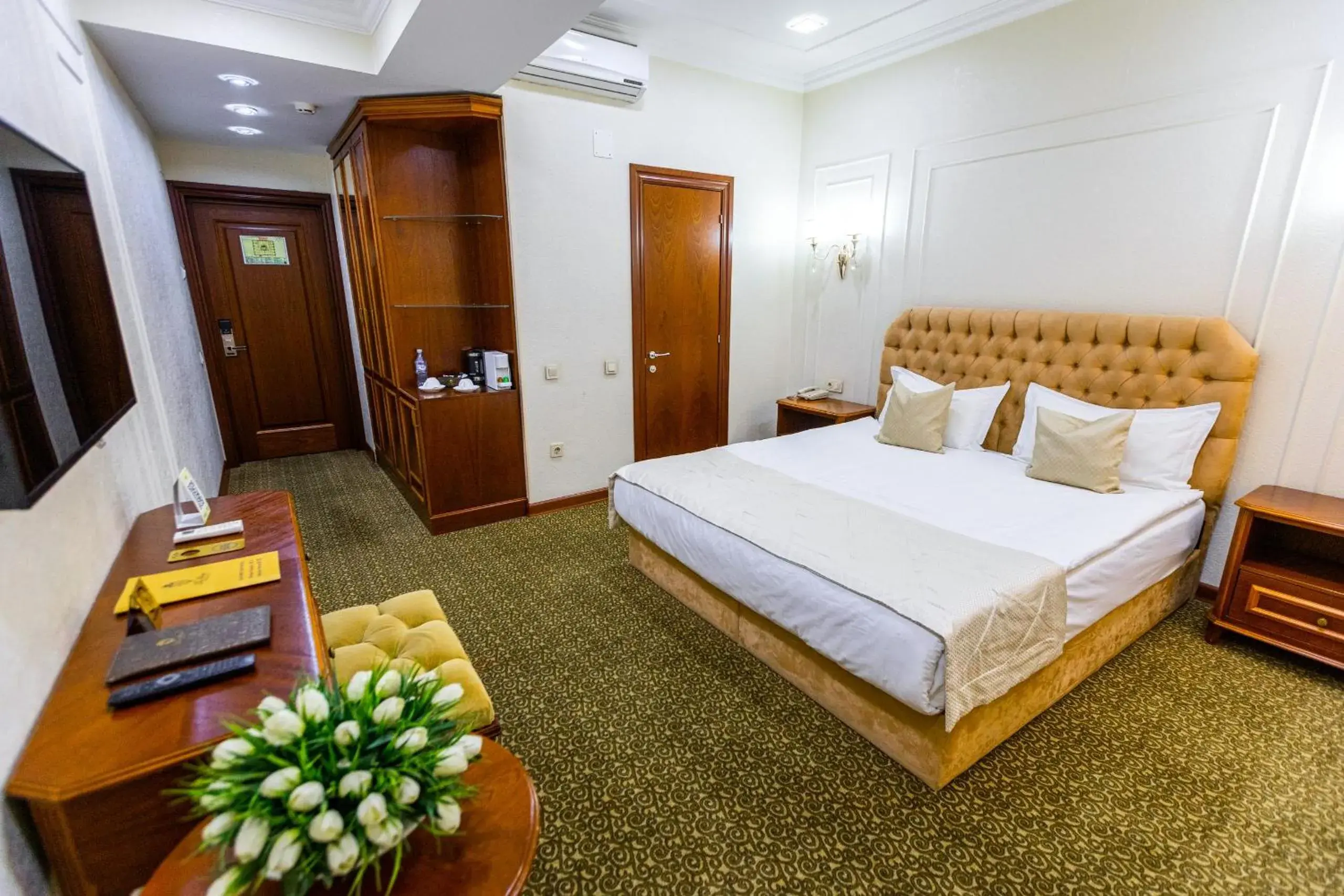 Standard King Room in Plaza Hotel Almaty Standard King Room in Plaza Hotel Almaty