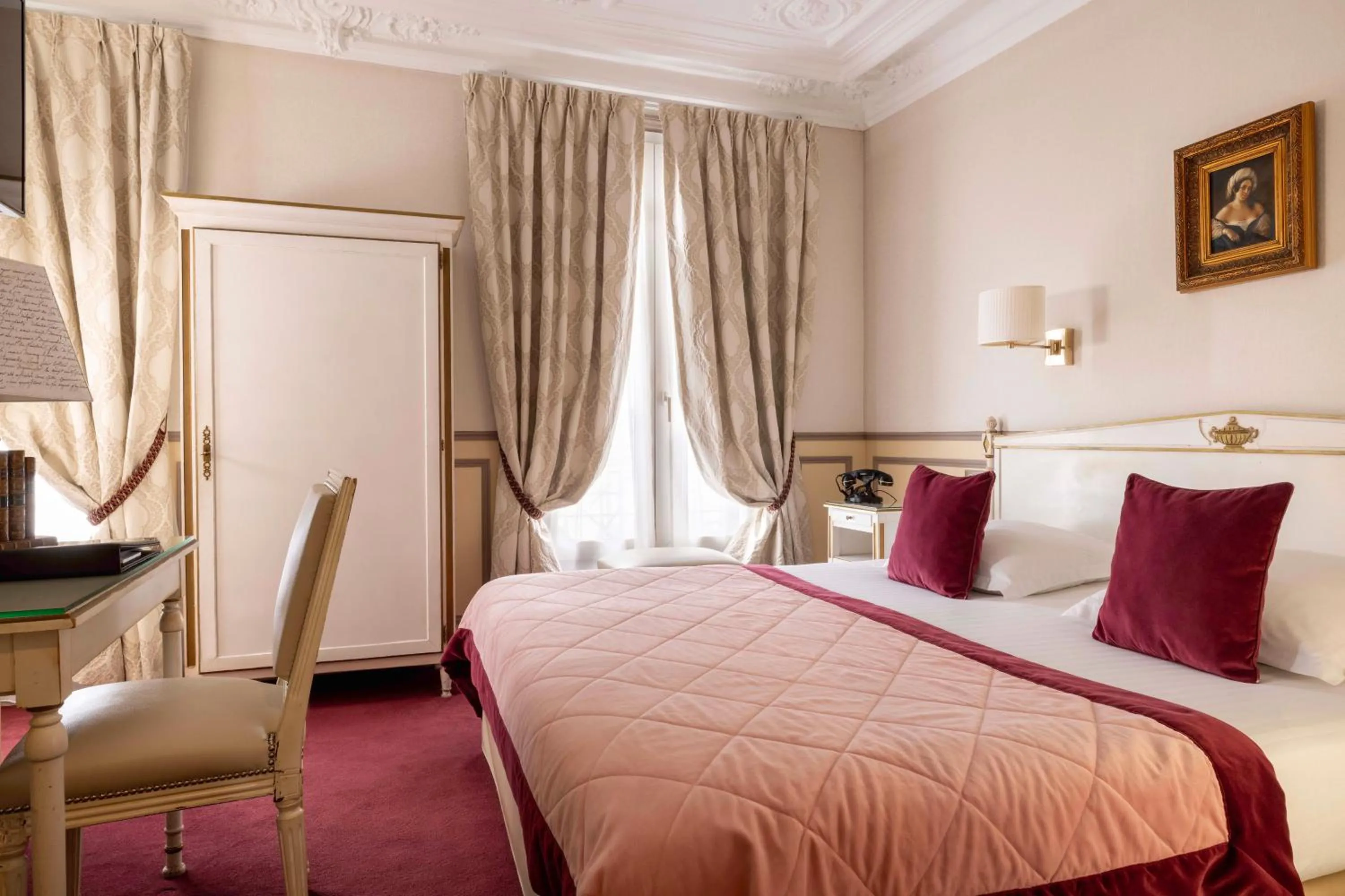 Bedroom, Bed in Hotel & Spa Saint-Jacques