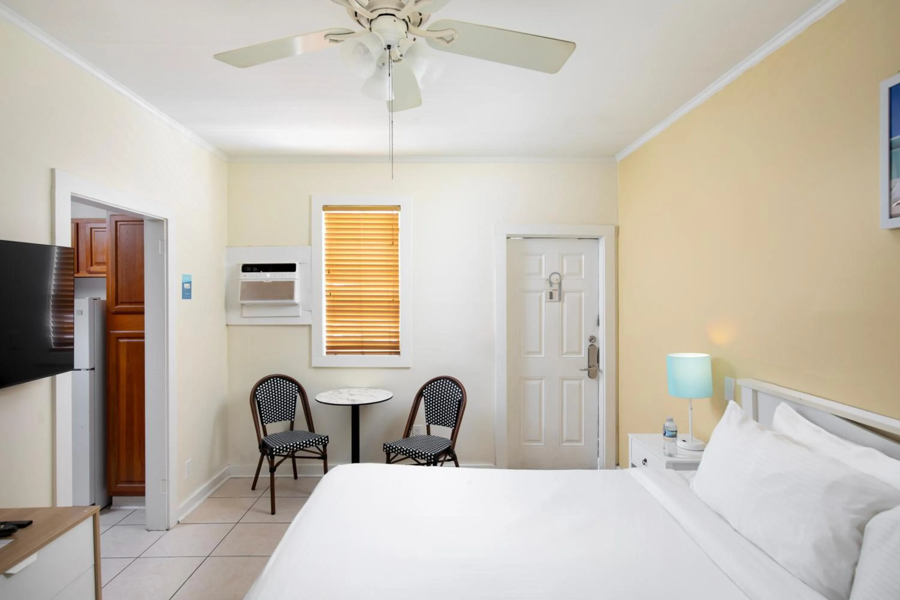 Photo of the whole room, Bed in Southernmost Inn Adult Exclusive