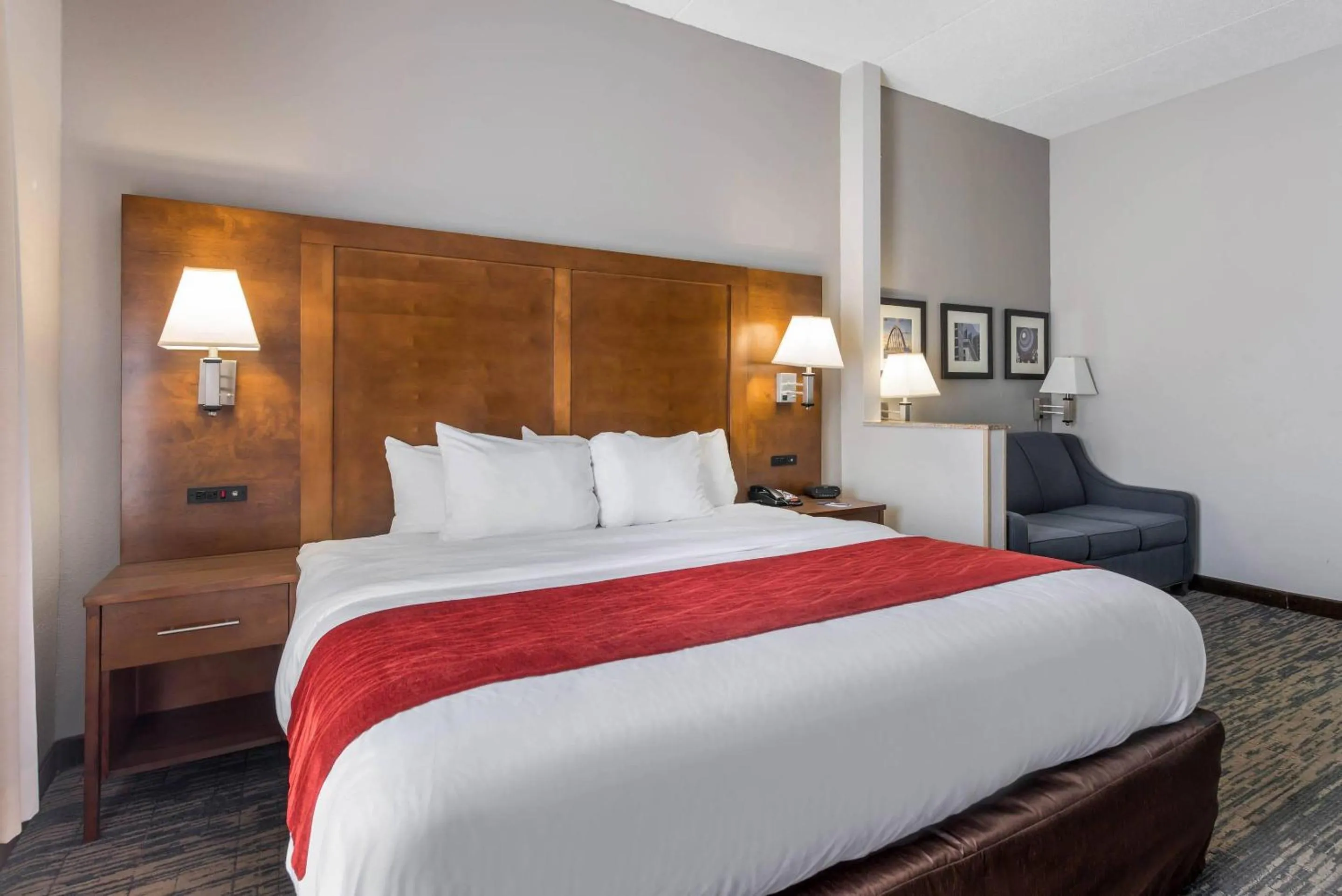 Bedroom, Bed in Comfort Inn Grove City - Columbus South