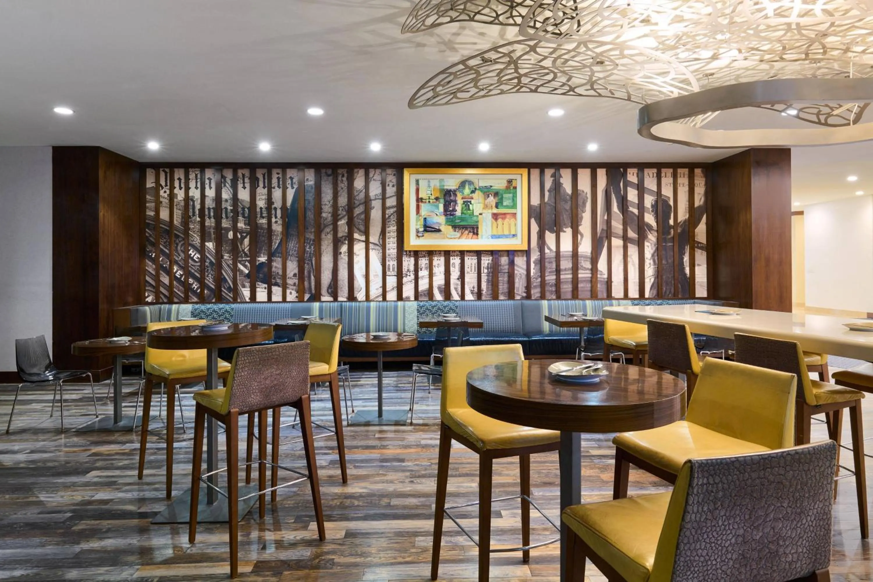 Lounge or bar in Delta Hotels by Marriott Philadelphia Airport
