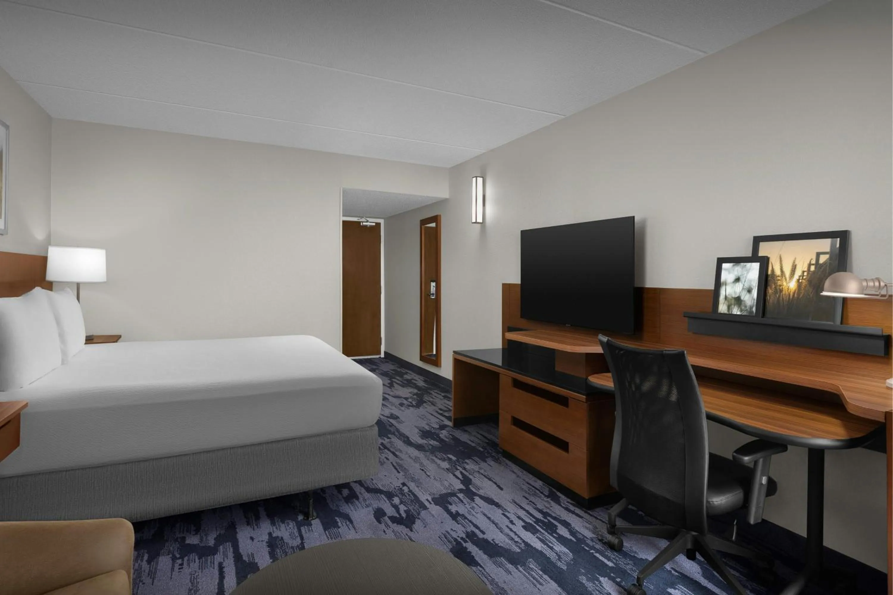 Photo of the whole room, Bed in Fairfield Inn and Suites by Marriott Winston Salem/Hanes