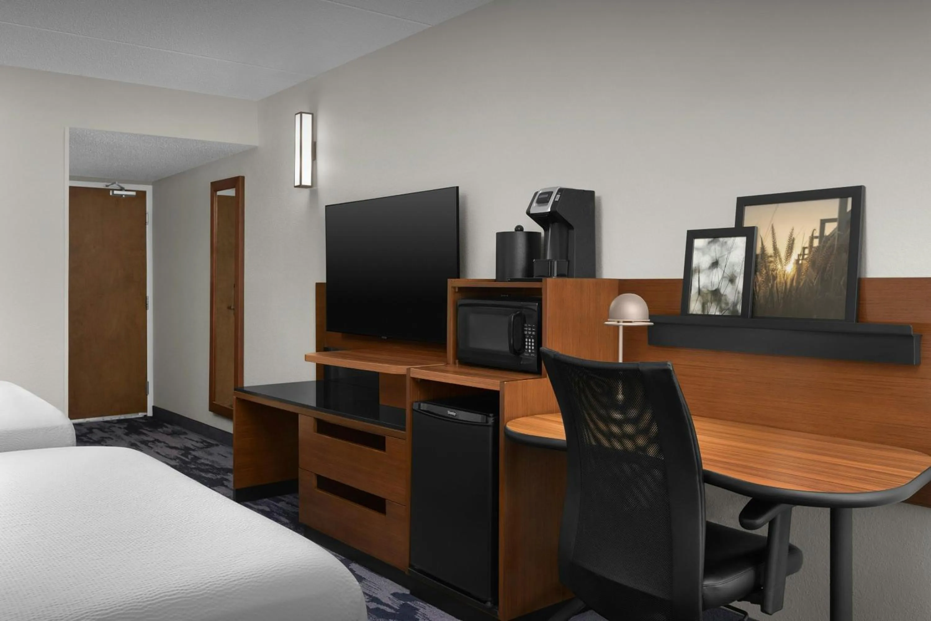 Photo of the whole room, Bed in Fairfield Inn and Suites by Marriott Winston Salem/Hanes