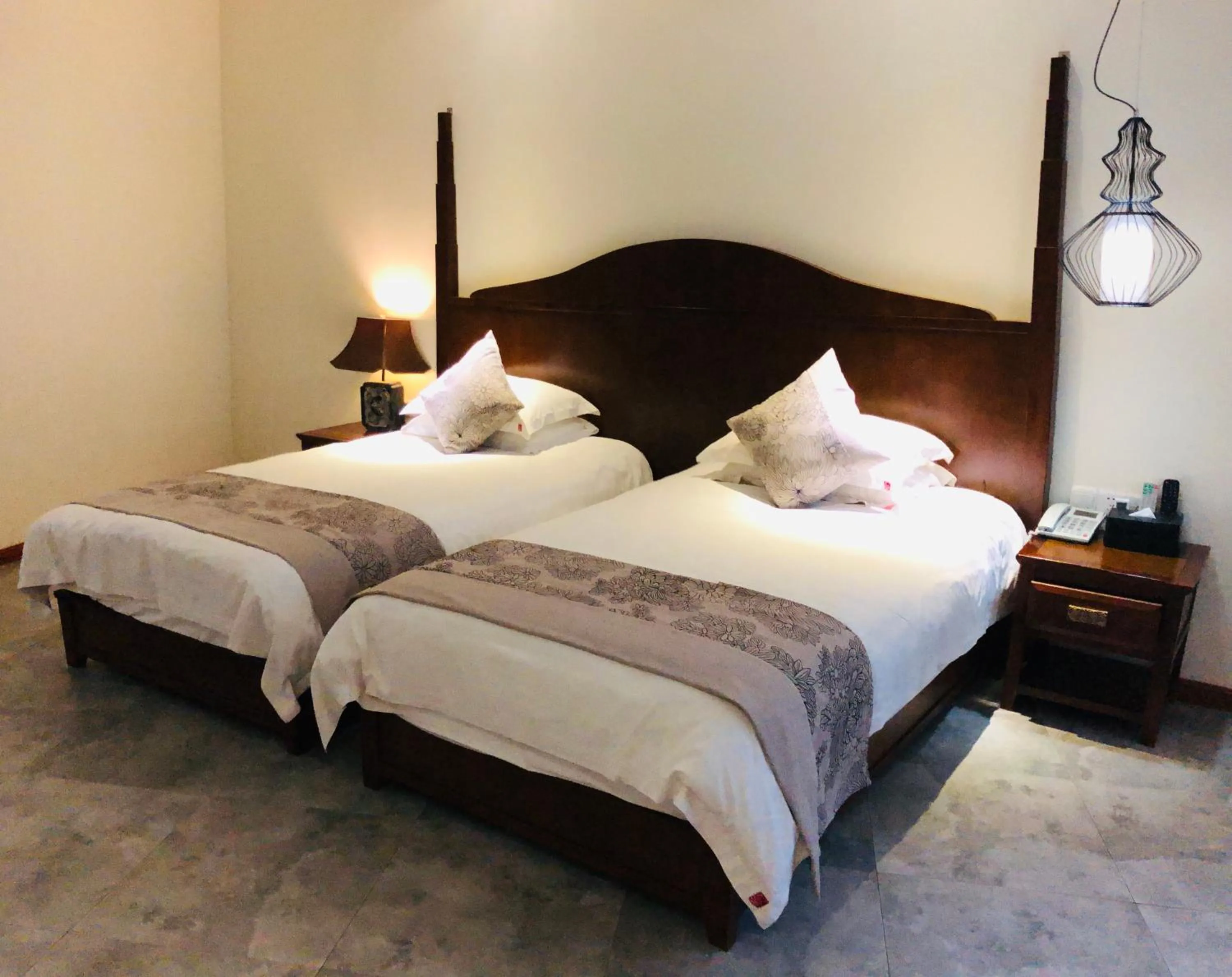 Bed in Guilin Crystal Crescent Moon Hotel