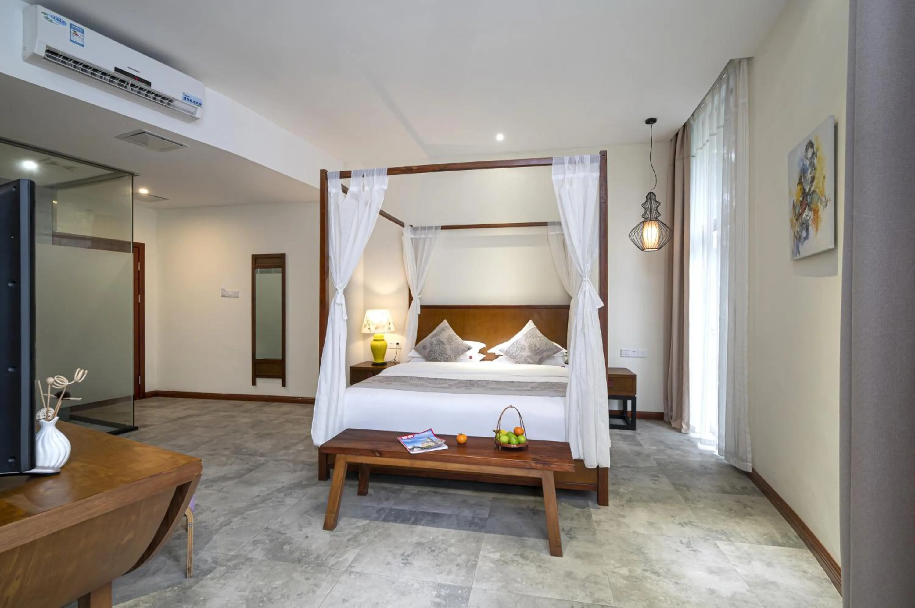 Bed in Guilin Crystal Crescent Moon Hotel