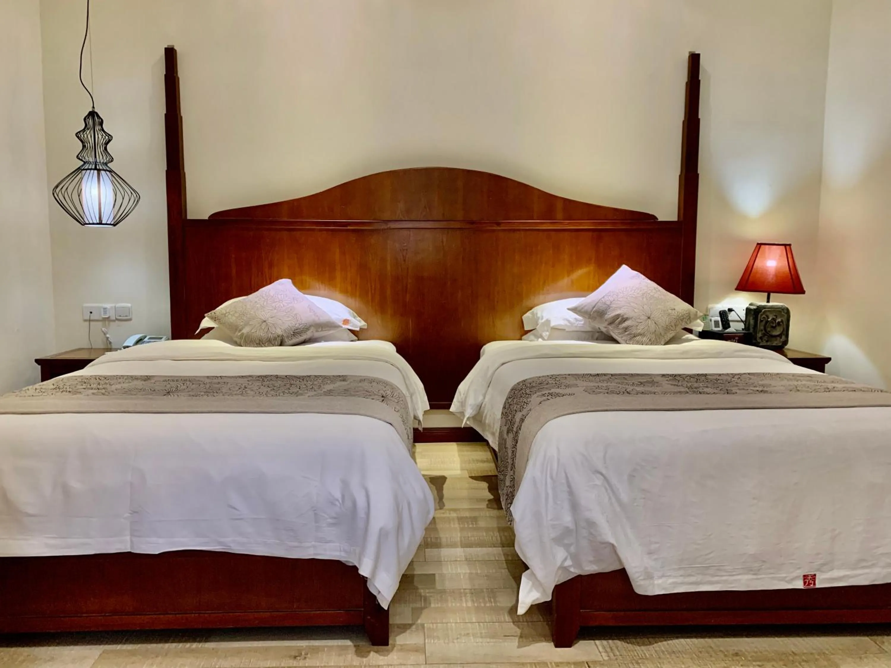 Bed in Guilin Crystal Crescent Moon Hotel