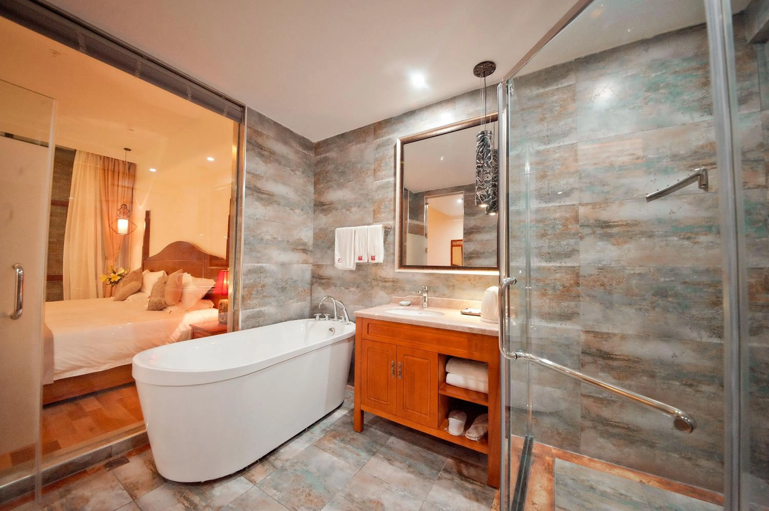 Shower, Bed in Guilin Crystal Crescent Moon Hotel