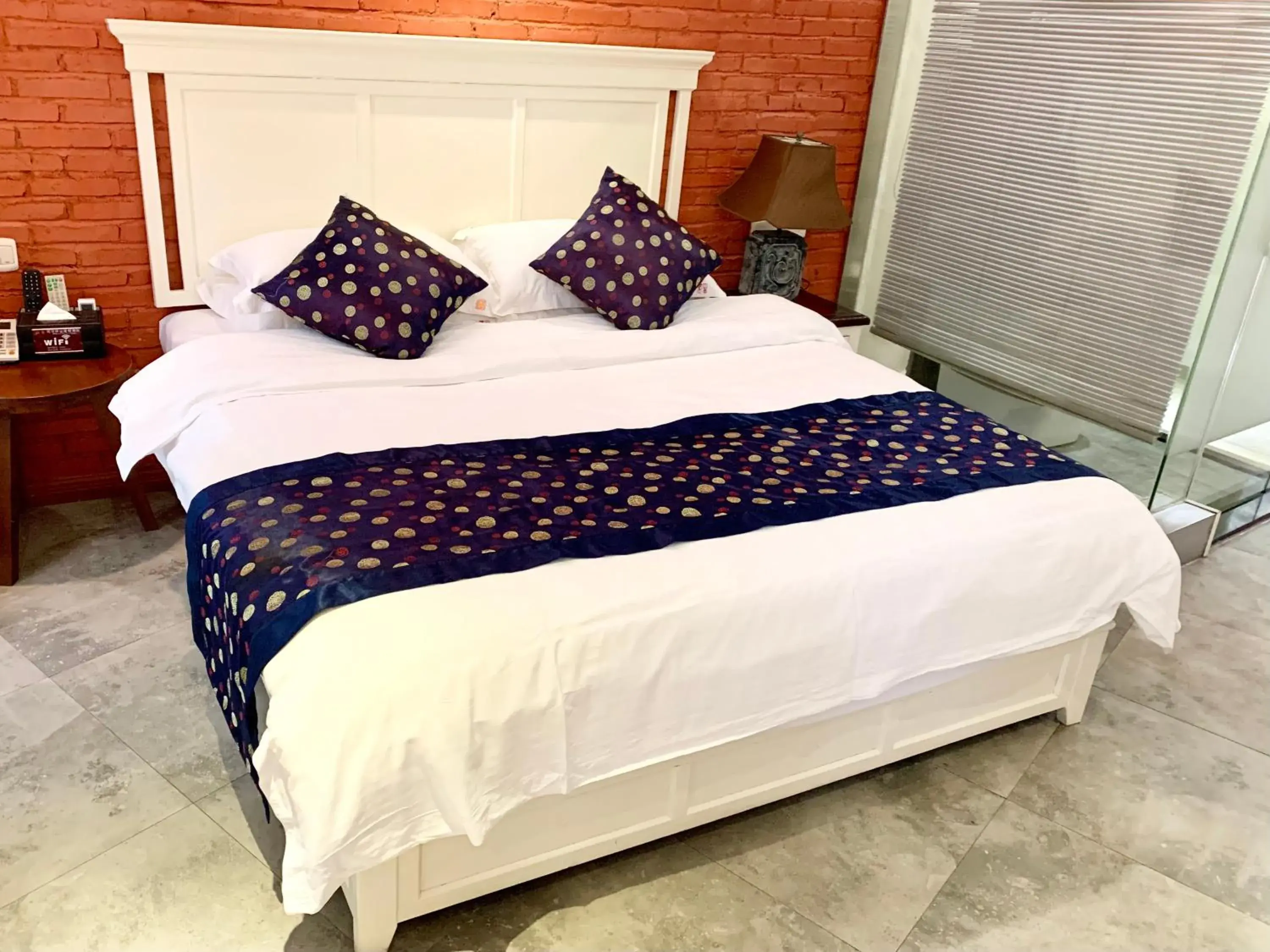 Double Room with Mountain View in Guilin Crystal Crescent Moon Hotel Double Room with Mountain View in Guilin Crystal Crescent Moon Hotel