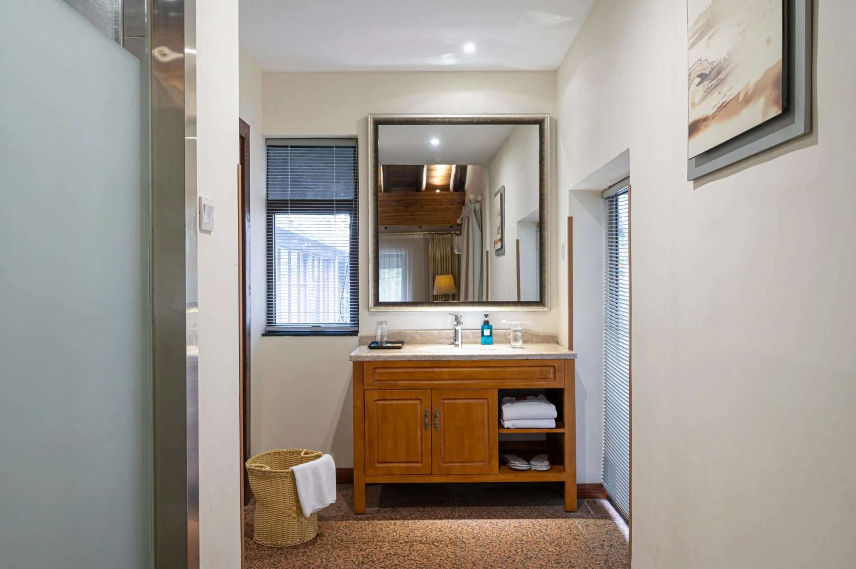 Toilet in Guilin Crystal Crescent Moon Hotel