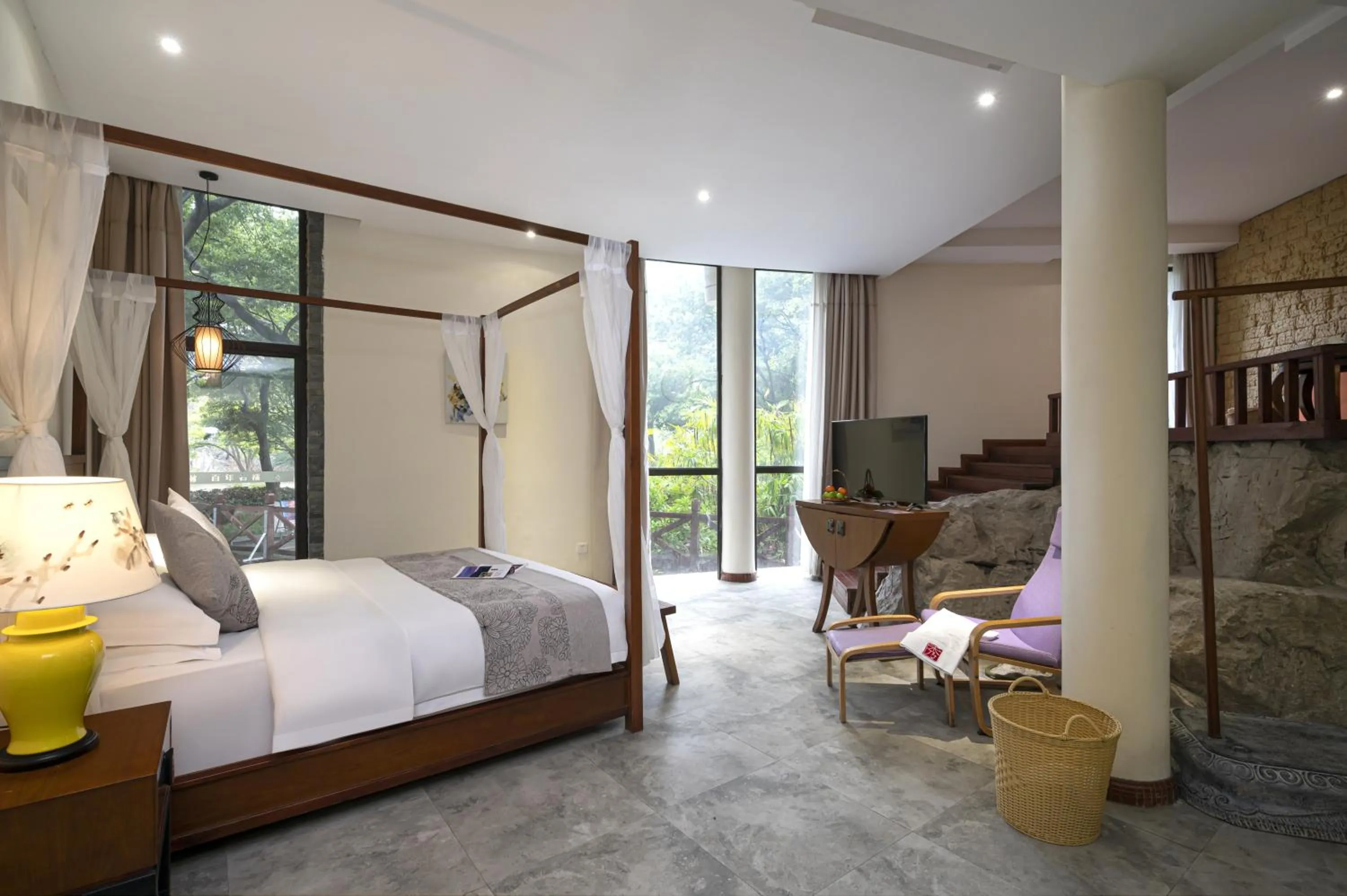 Bed in Guilin Crystal Crescent Moon Hotel