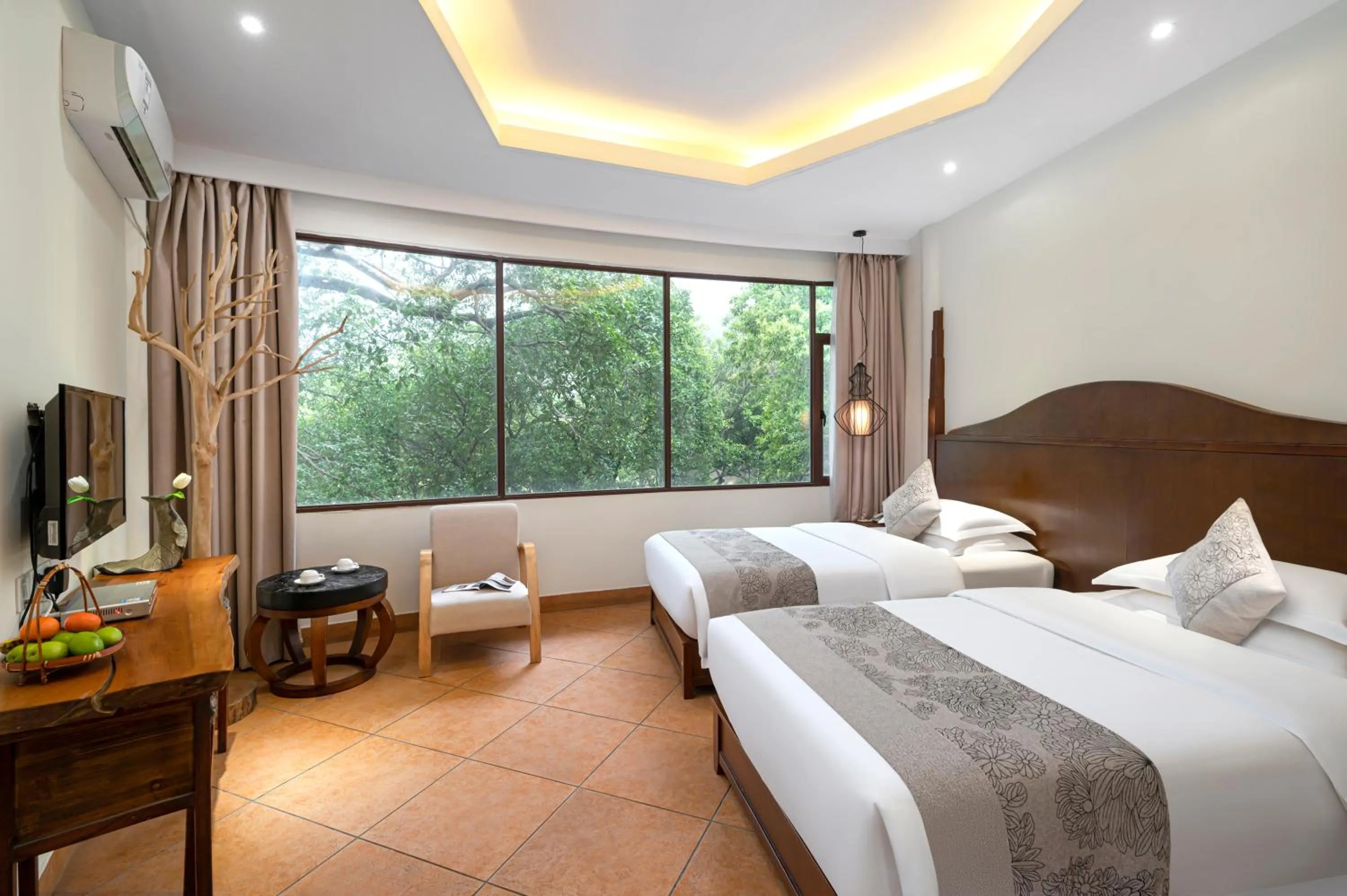 Bed in Guilin Crystal Crescent Moon Hotel