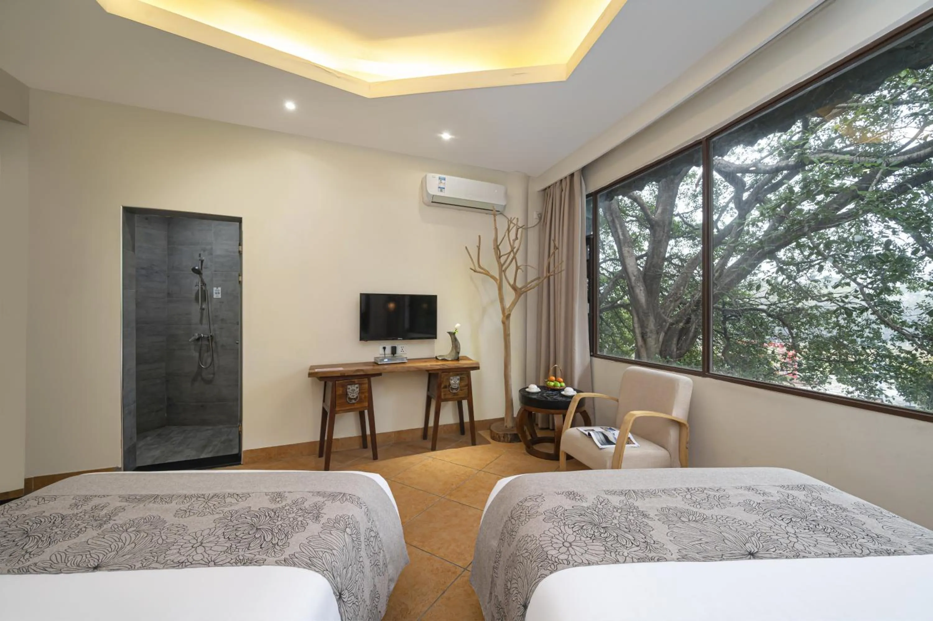 Bedroom, Bed in Guilin Crystal Crescent Moon Hotel