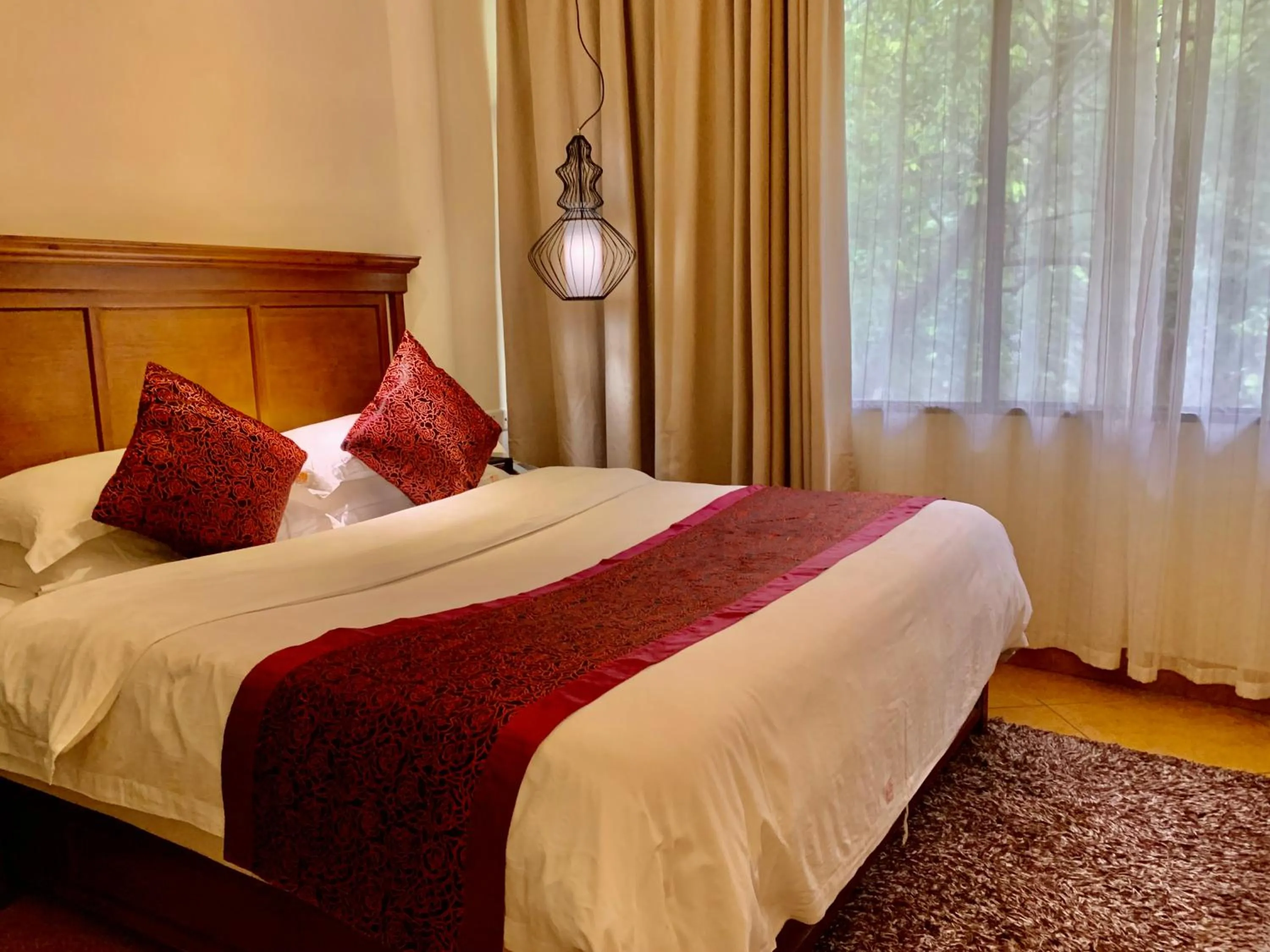 Bed in Guilin Crystal Crescent Moon Hotel